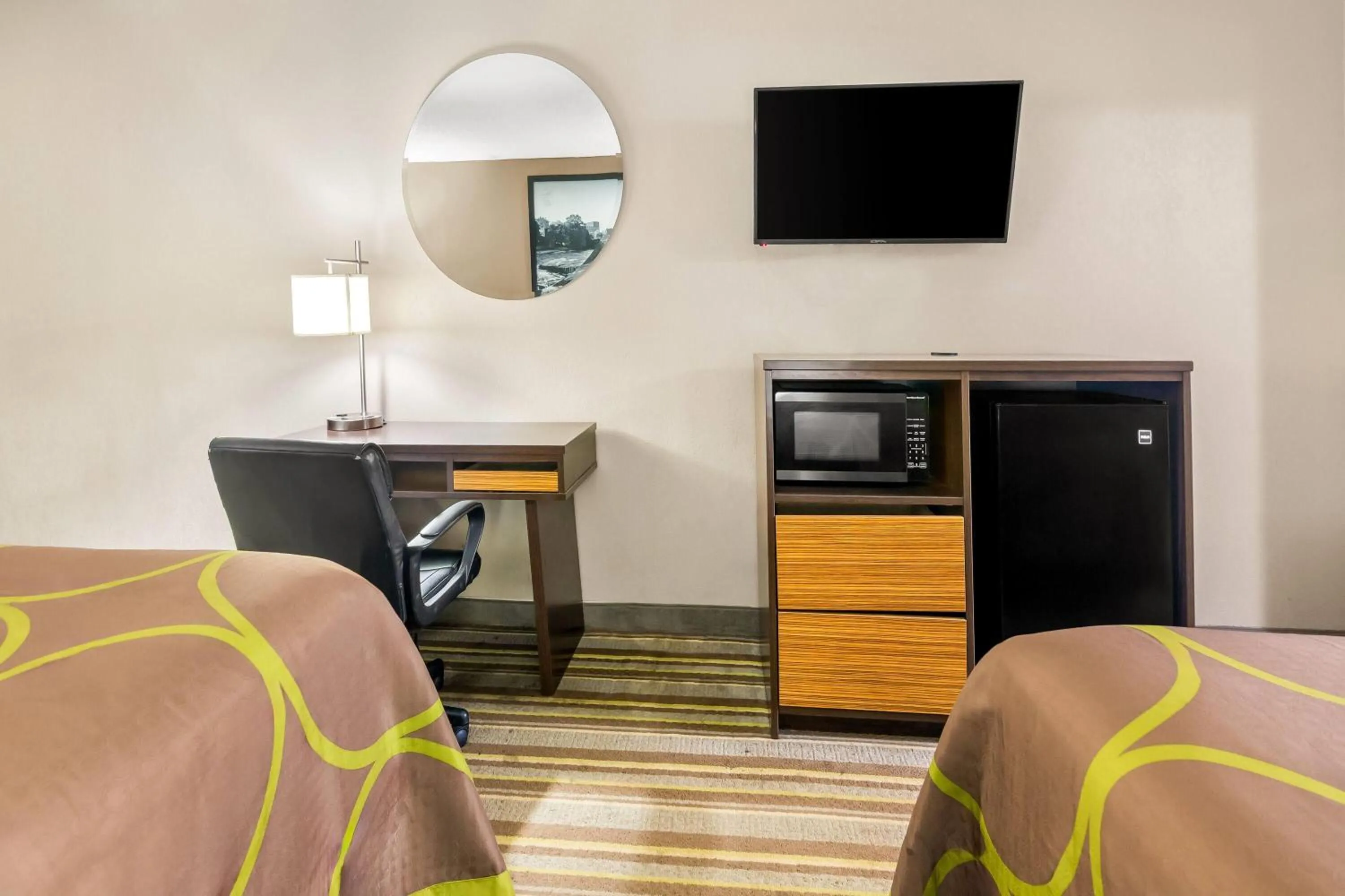 Bed in Super 8 by Wyndham Columbia