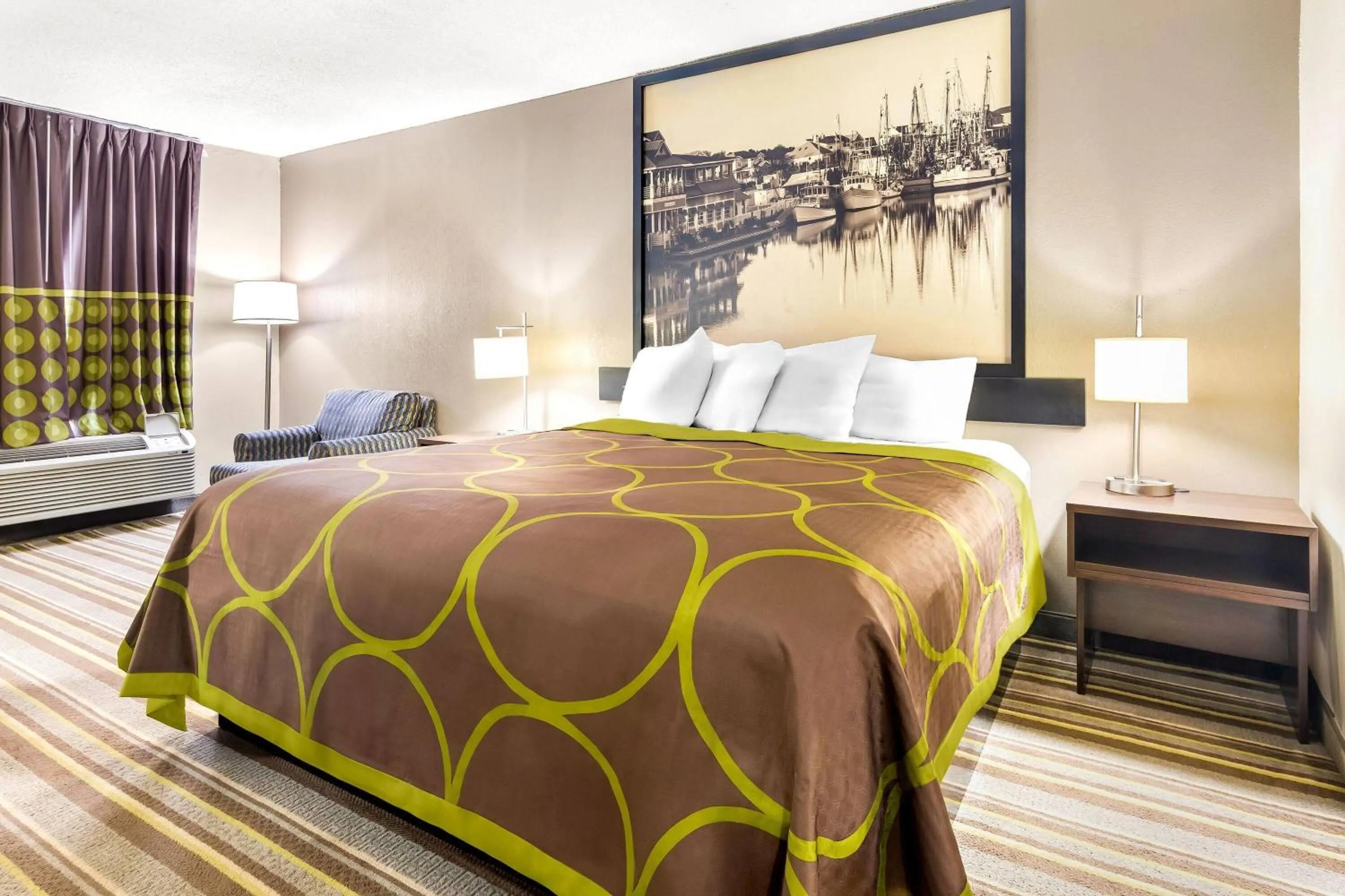 Bed in Super 8 by Wyndham Columbia