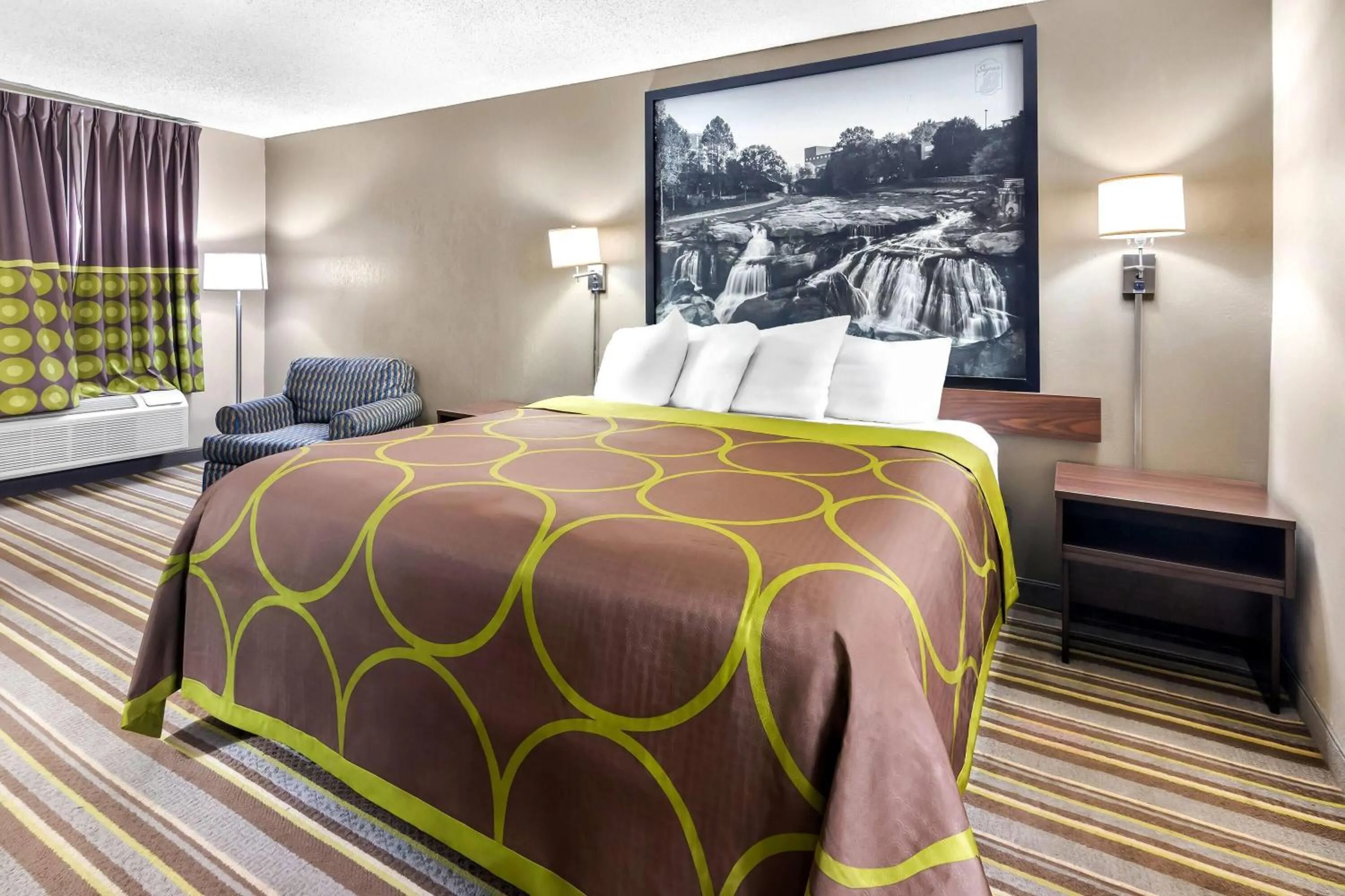 Bed in Super 8 by Wyndham Columbia