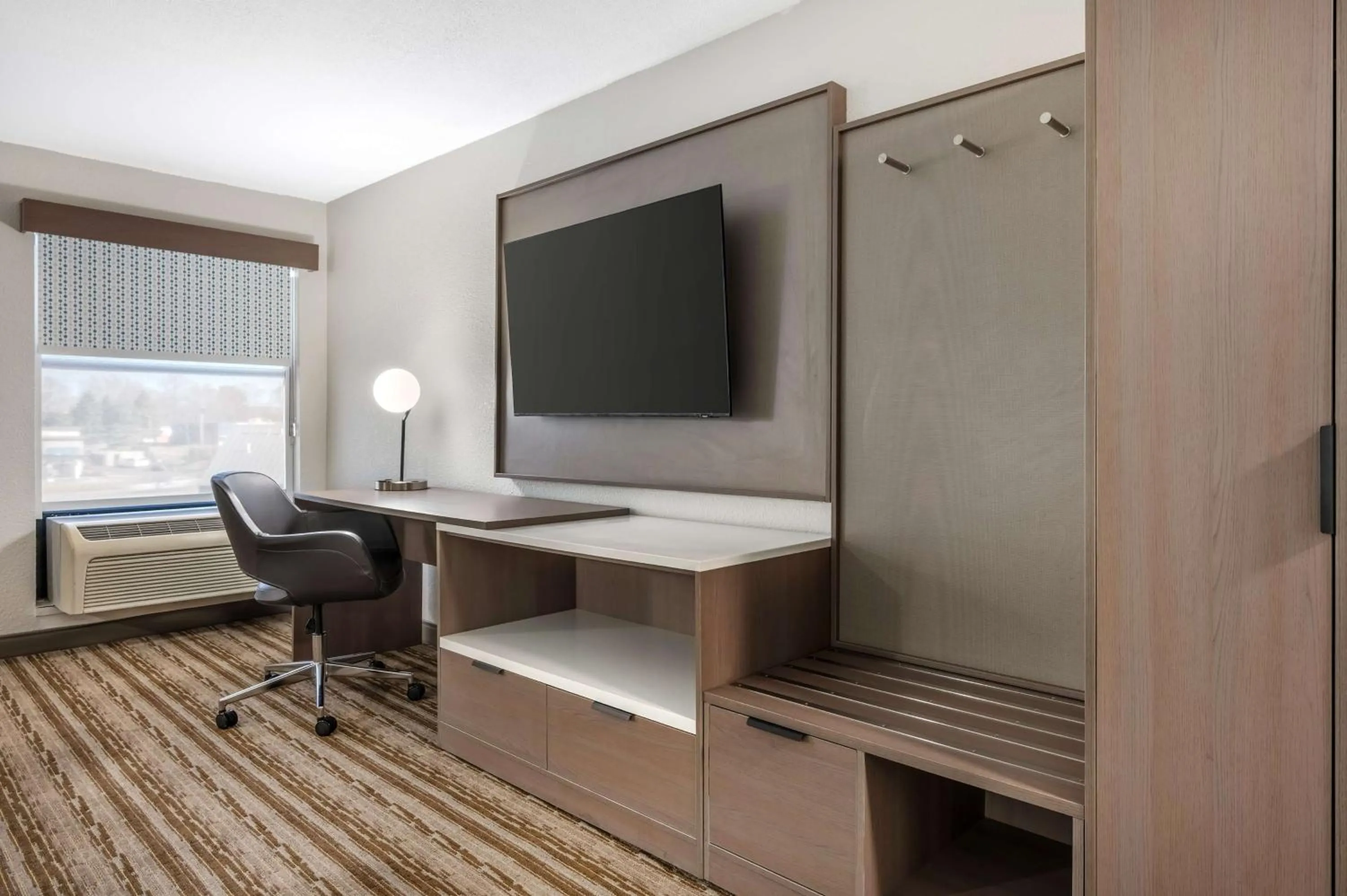 Bedroom in Best Western Plus Richmond Indiana I-70