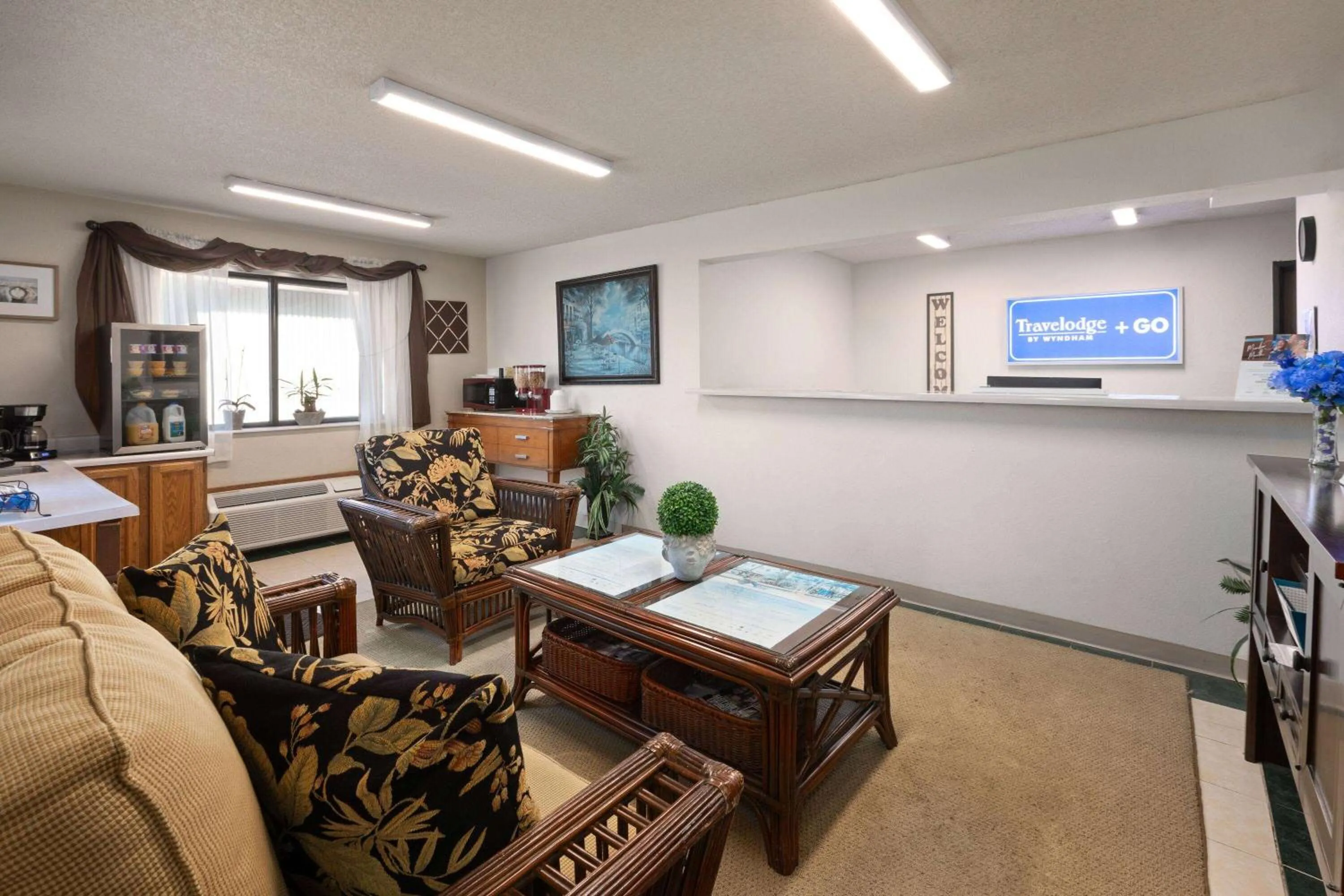 Lobby or reception in Travelodge by Wyndham Redwood Falls