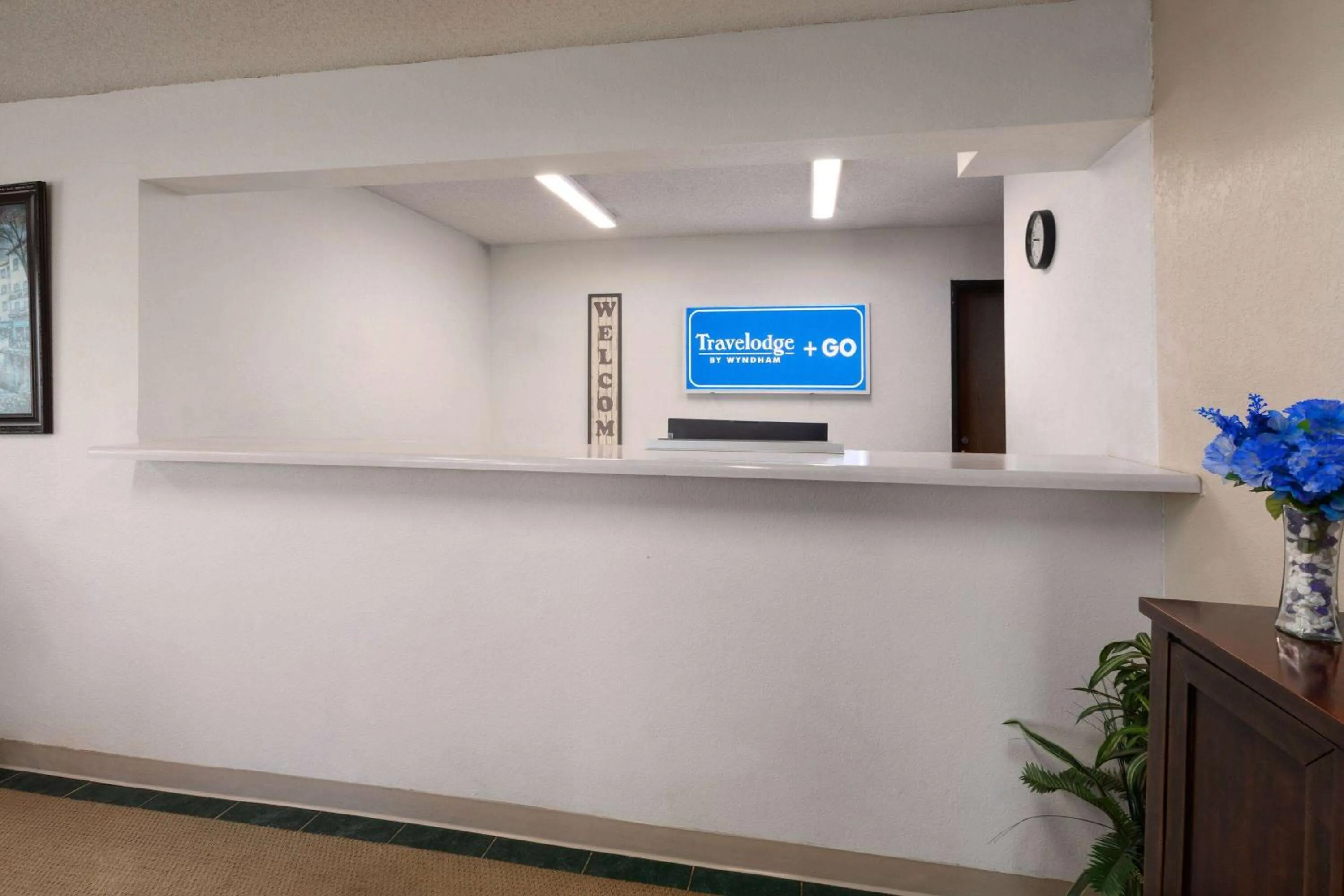 Lobby or reception in Travelodge by Wyndham Redwood Falls