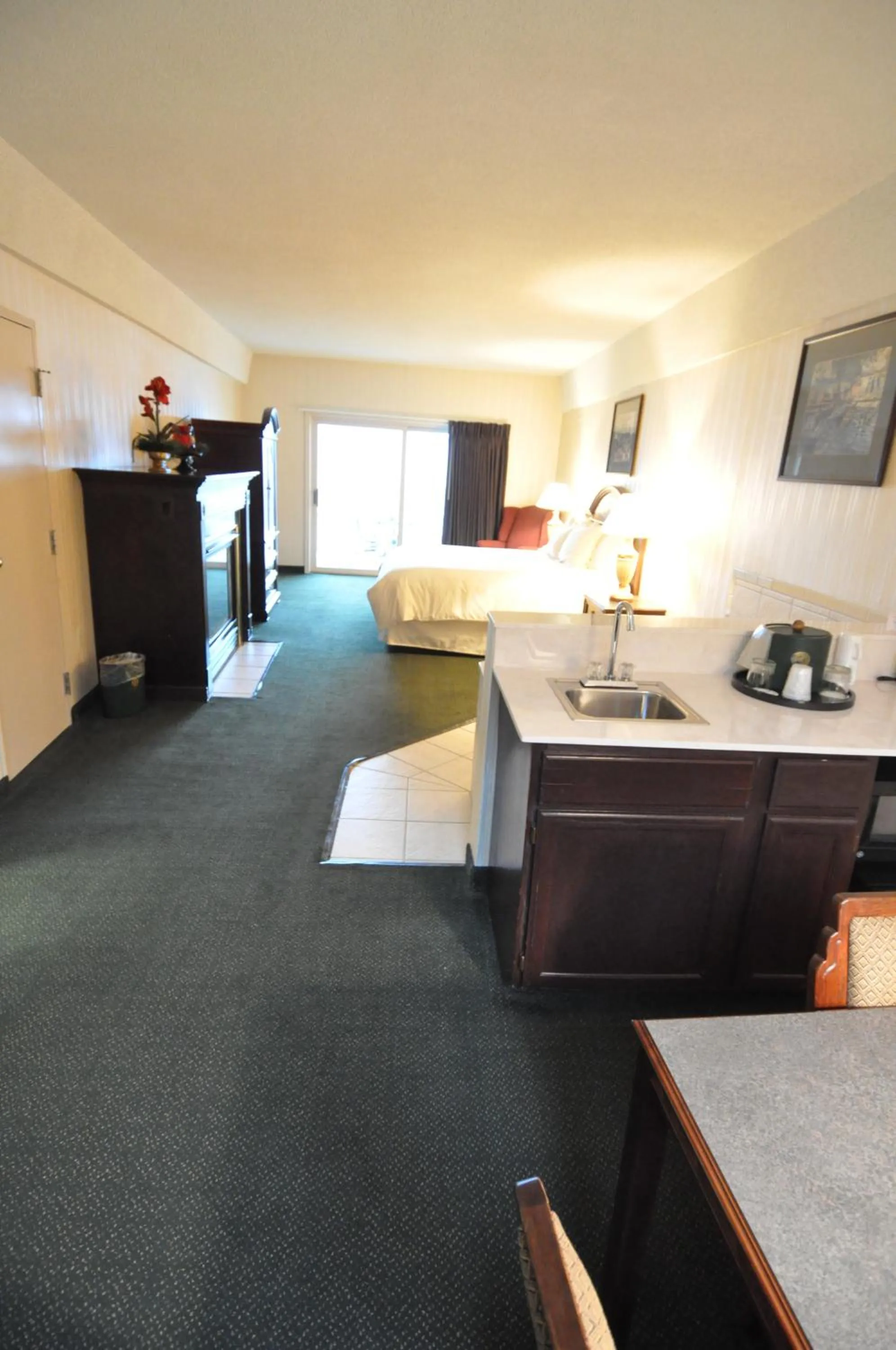 Photo of the whole room in Hillside Inn