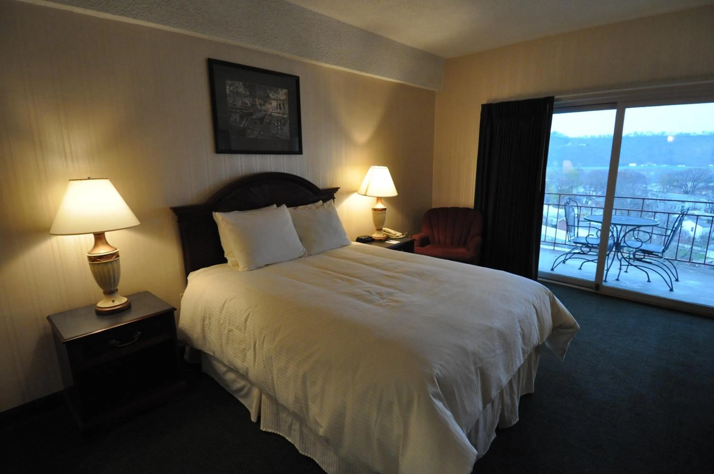 Bedroom, Bed in Hillside Inn