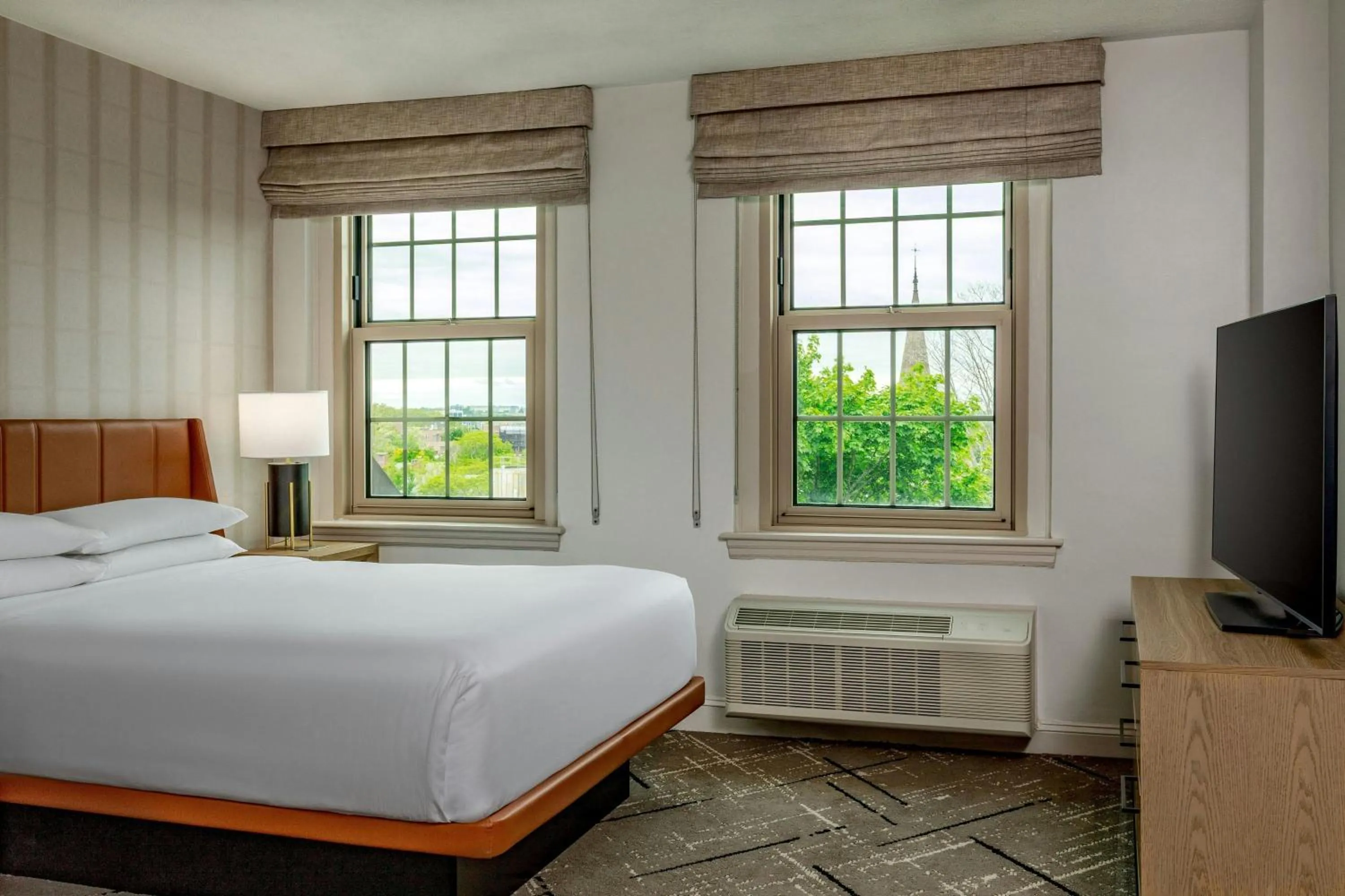 Lounge or bar, Bed in Sheraton Commander Hotel