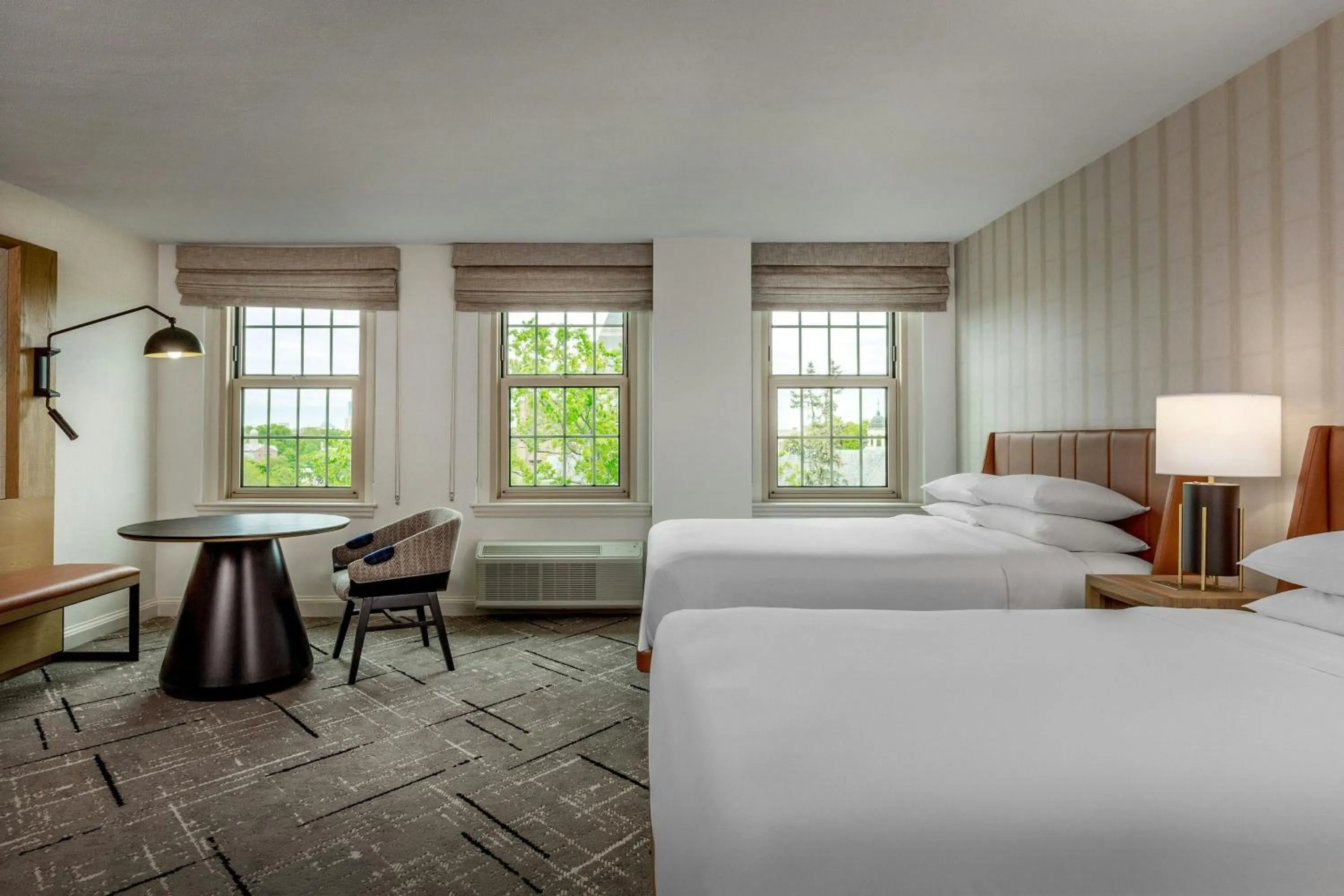 Lounge or bar, Bed in Sheraton Commander Hotel