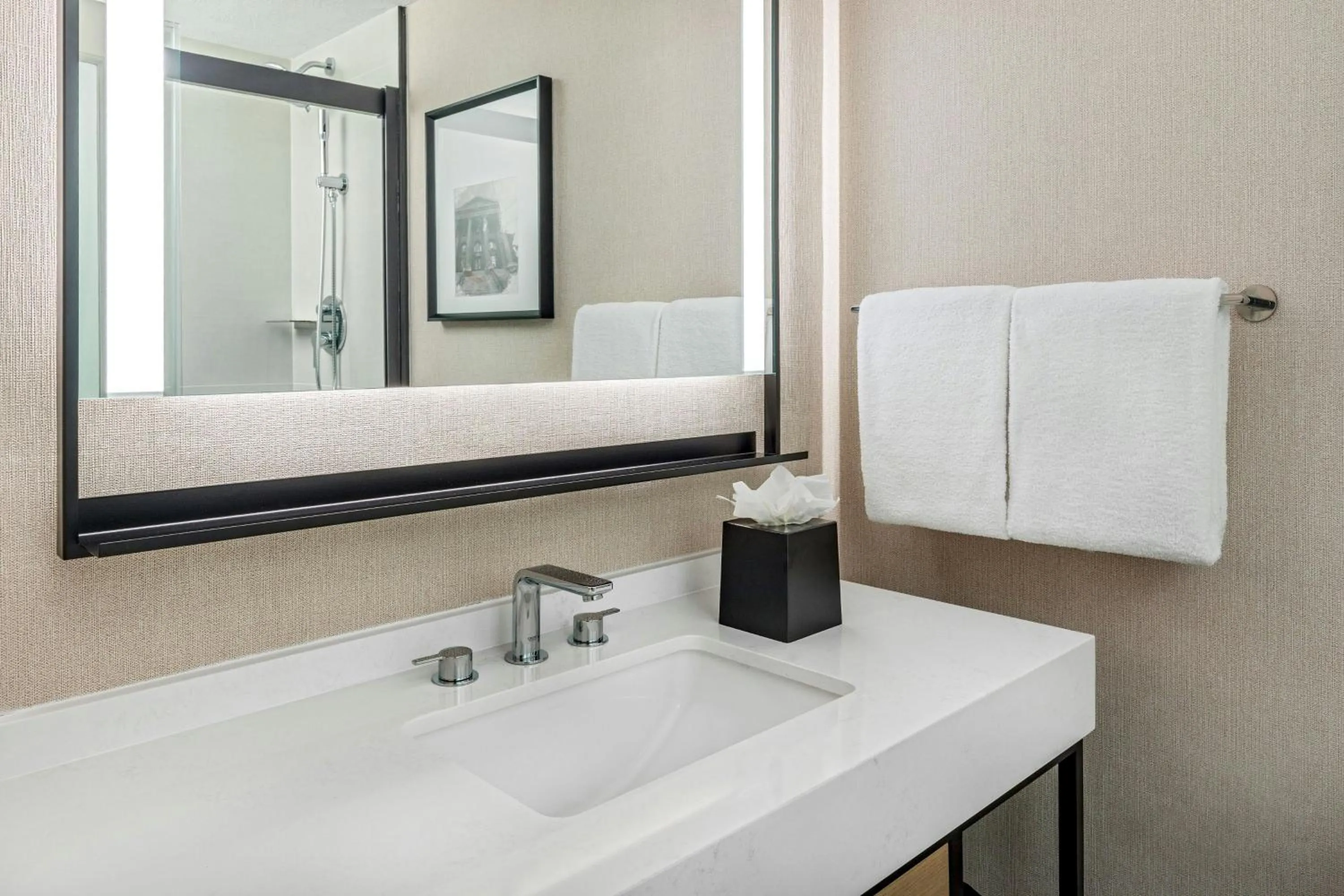 Bathroom in Sheraton Commander Hotel