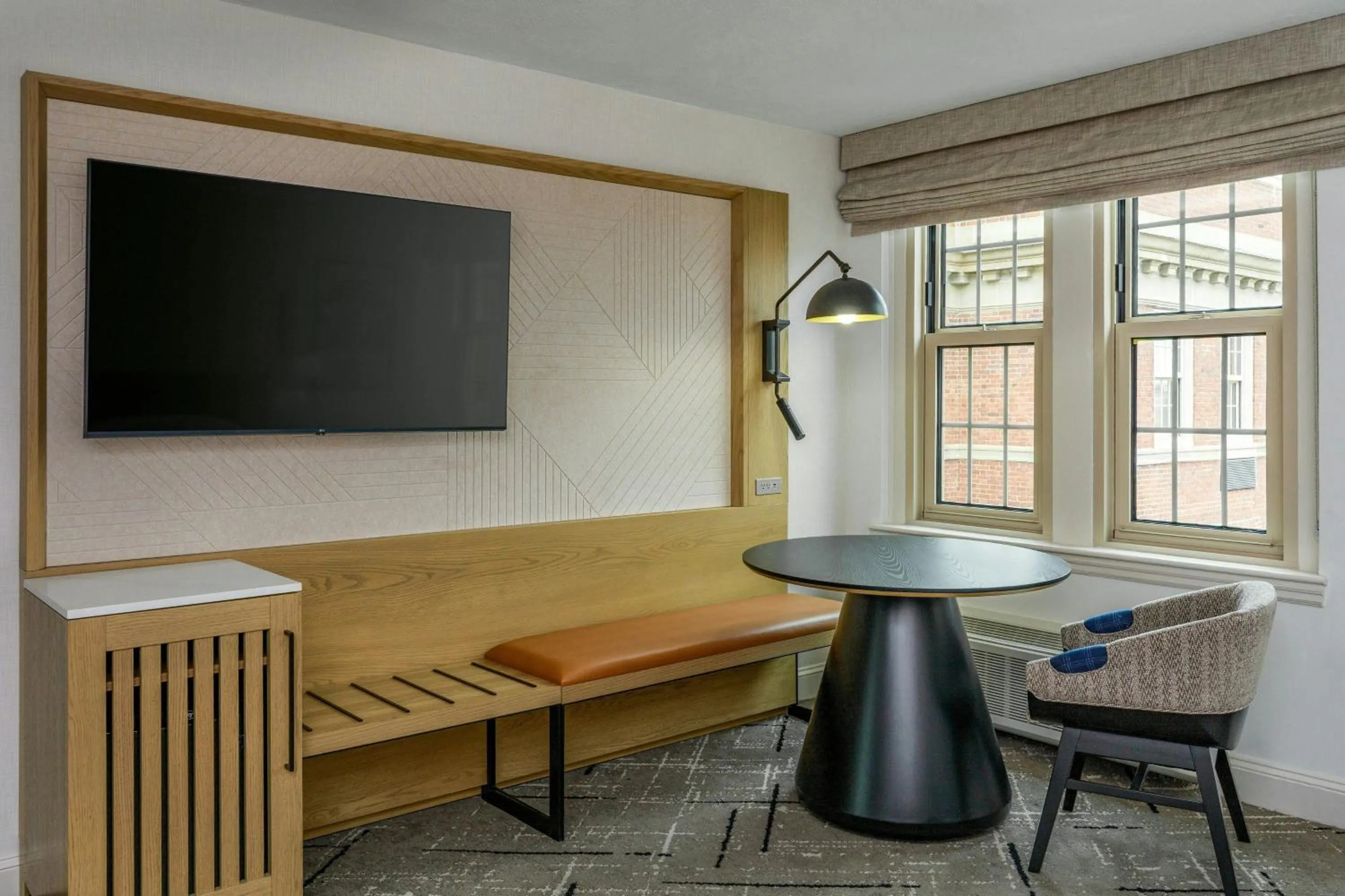 Photo of the whole room in Sheraton Commander Hotel