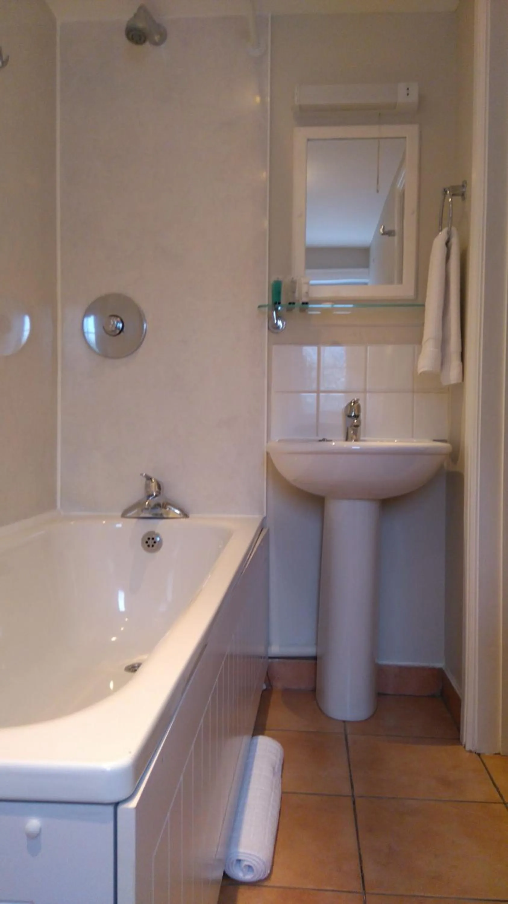 Bathroom in The Shoe Inn