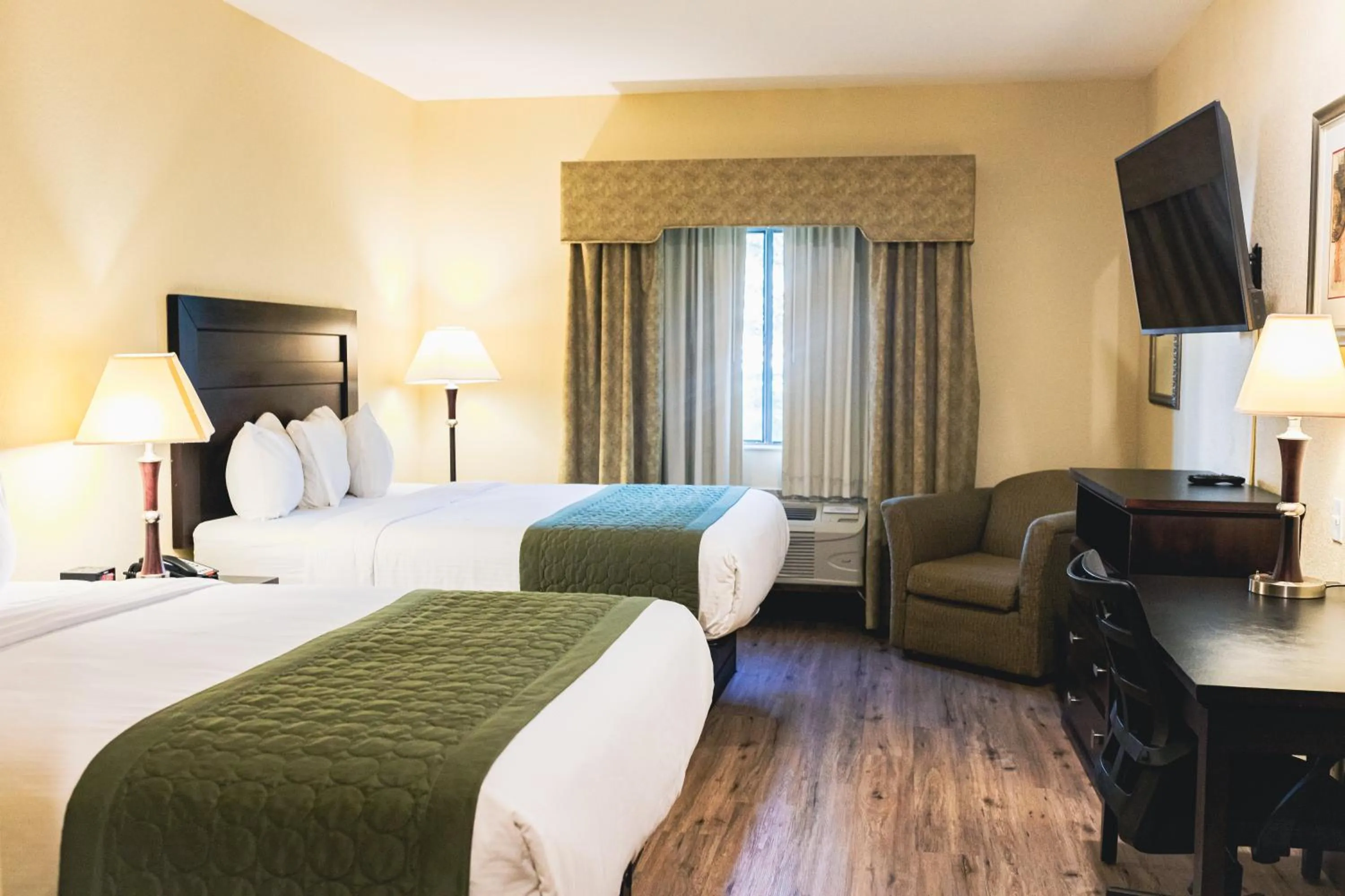 Bedroom, Bed in Grander Inn & Suites by IHG