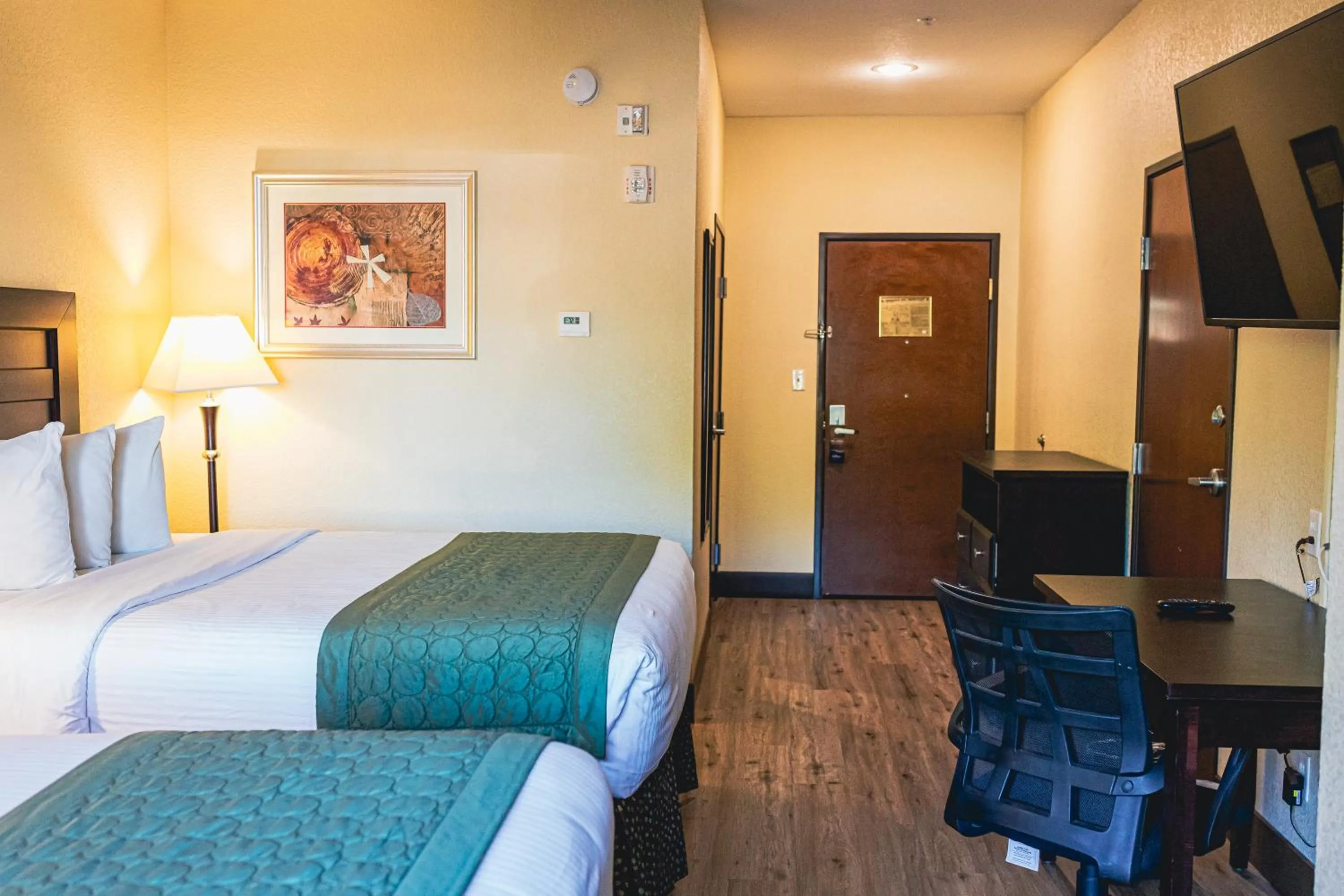 Bedroom, Bed in Grander Inn & Suites by IHG