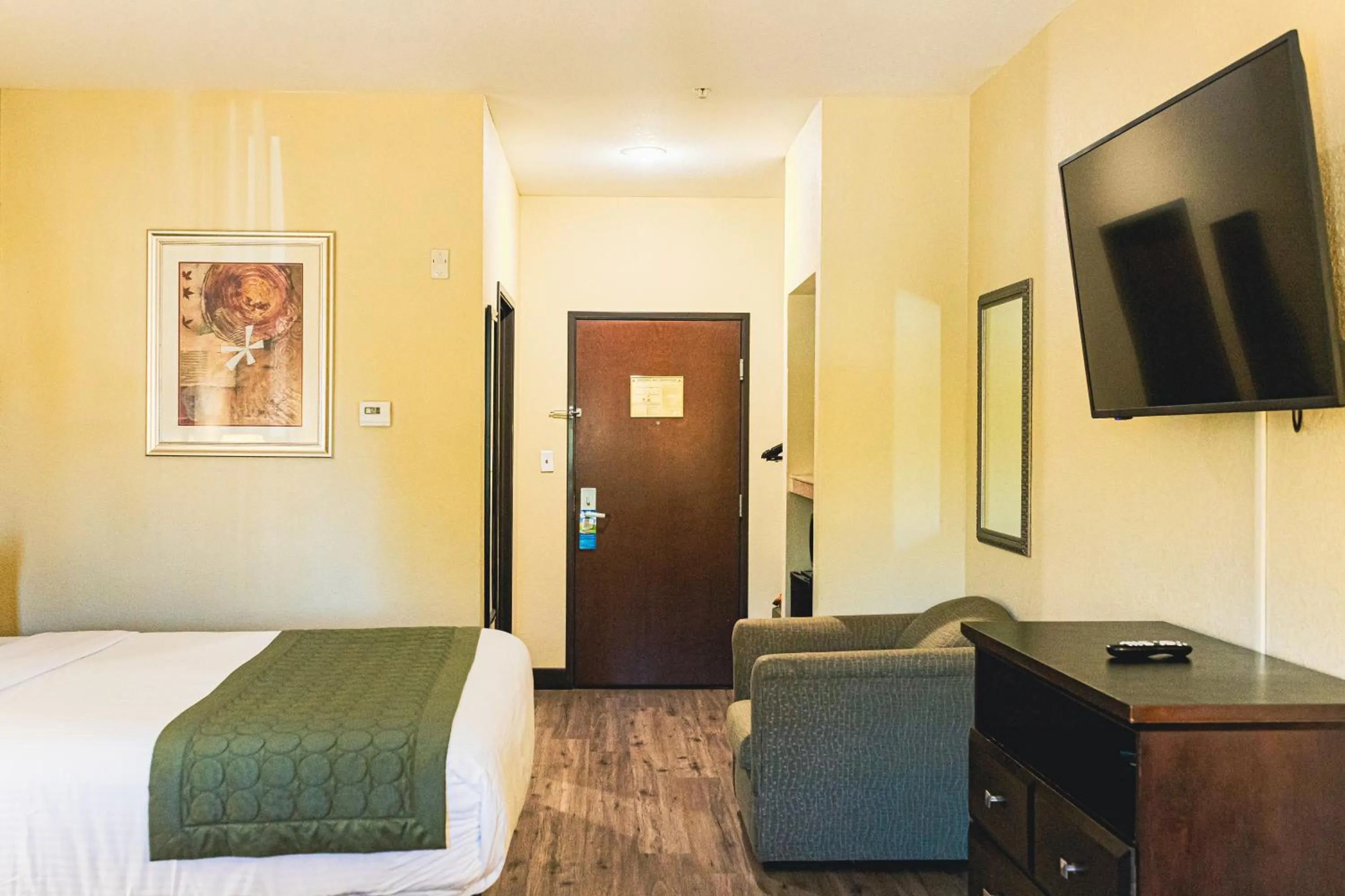Bedroom, Bed in Grander Inn & Suites by IHG