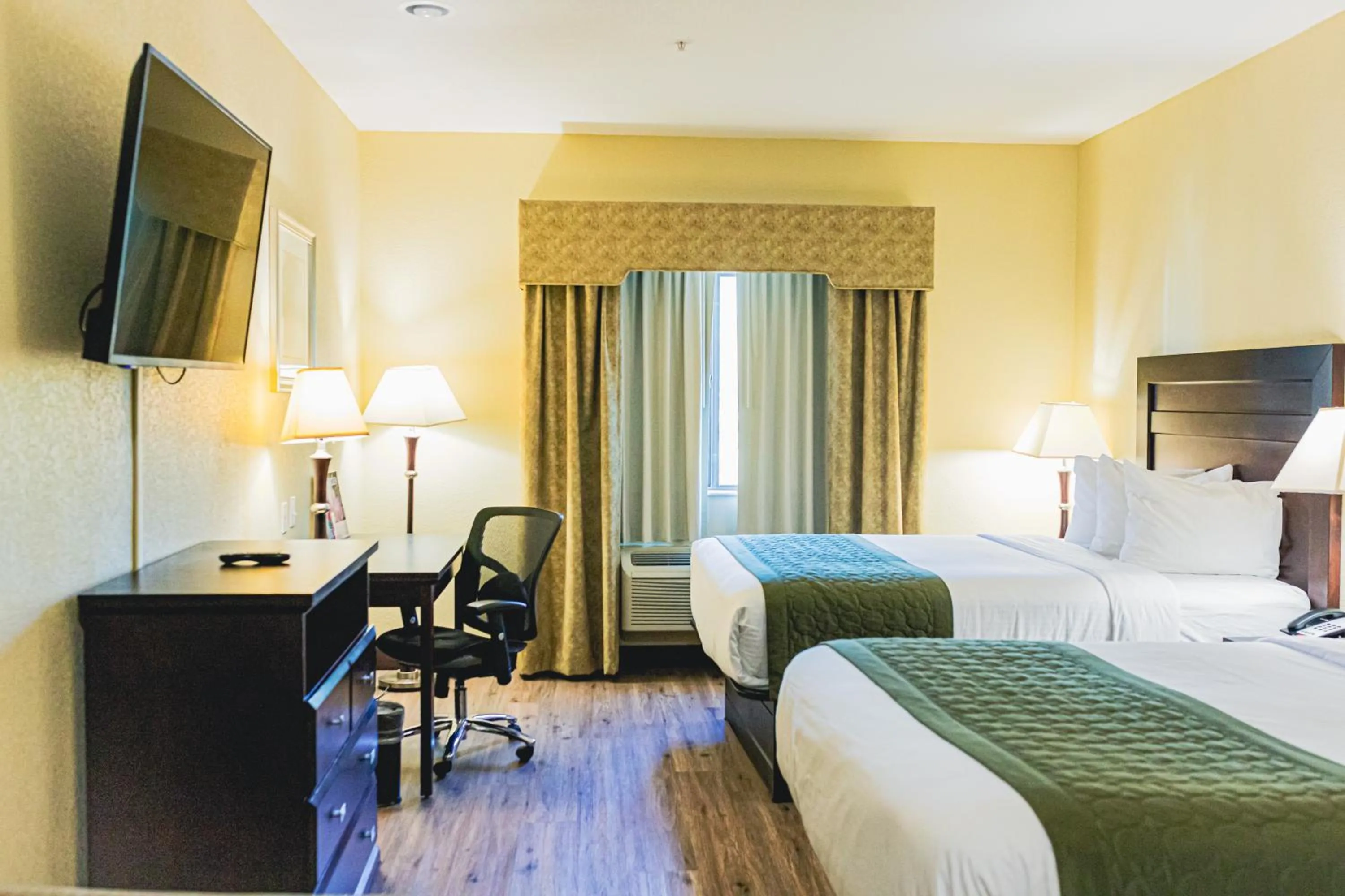 Bedroom, Bed in Grander Inn & Suites by IHG