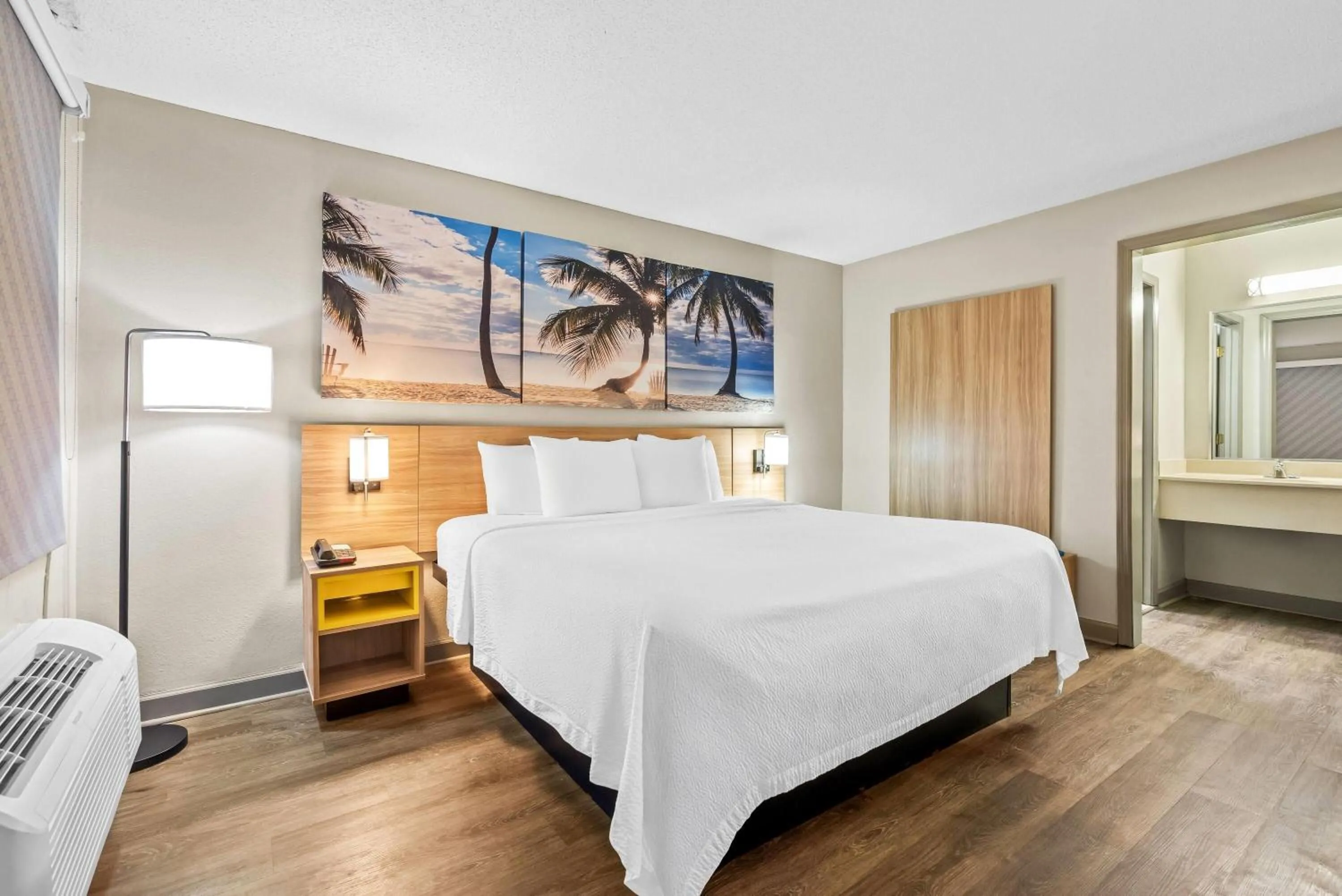 Bed in Days Inn by Wyndham Jacksonville NC