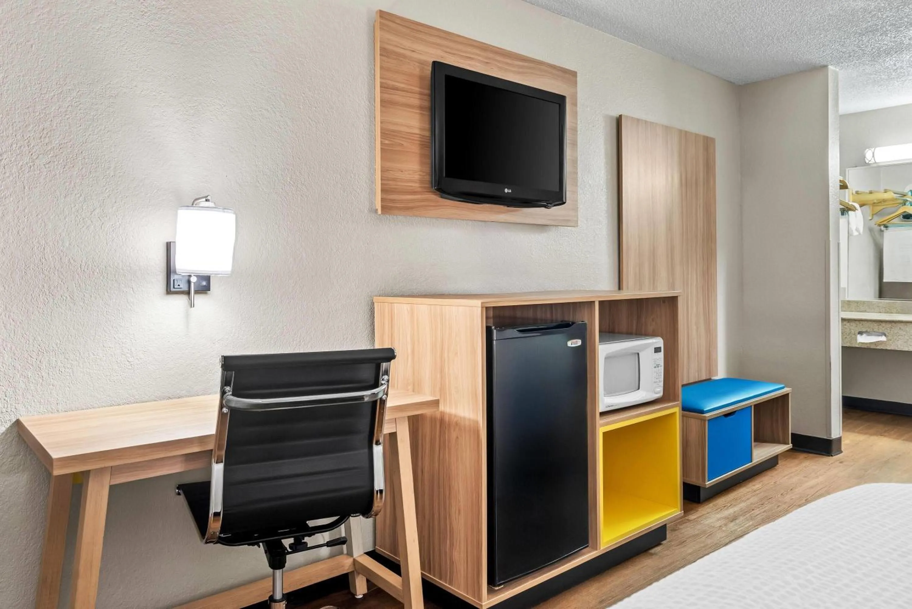 Bed in Days Inn by Wyndham Jacksonville NC