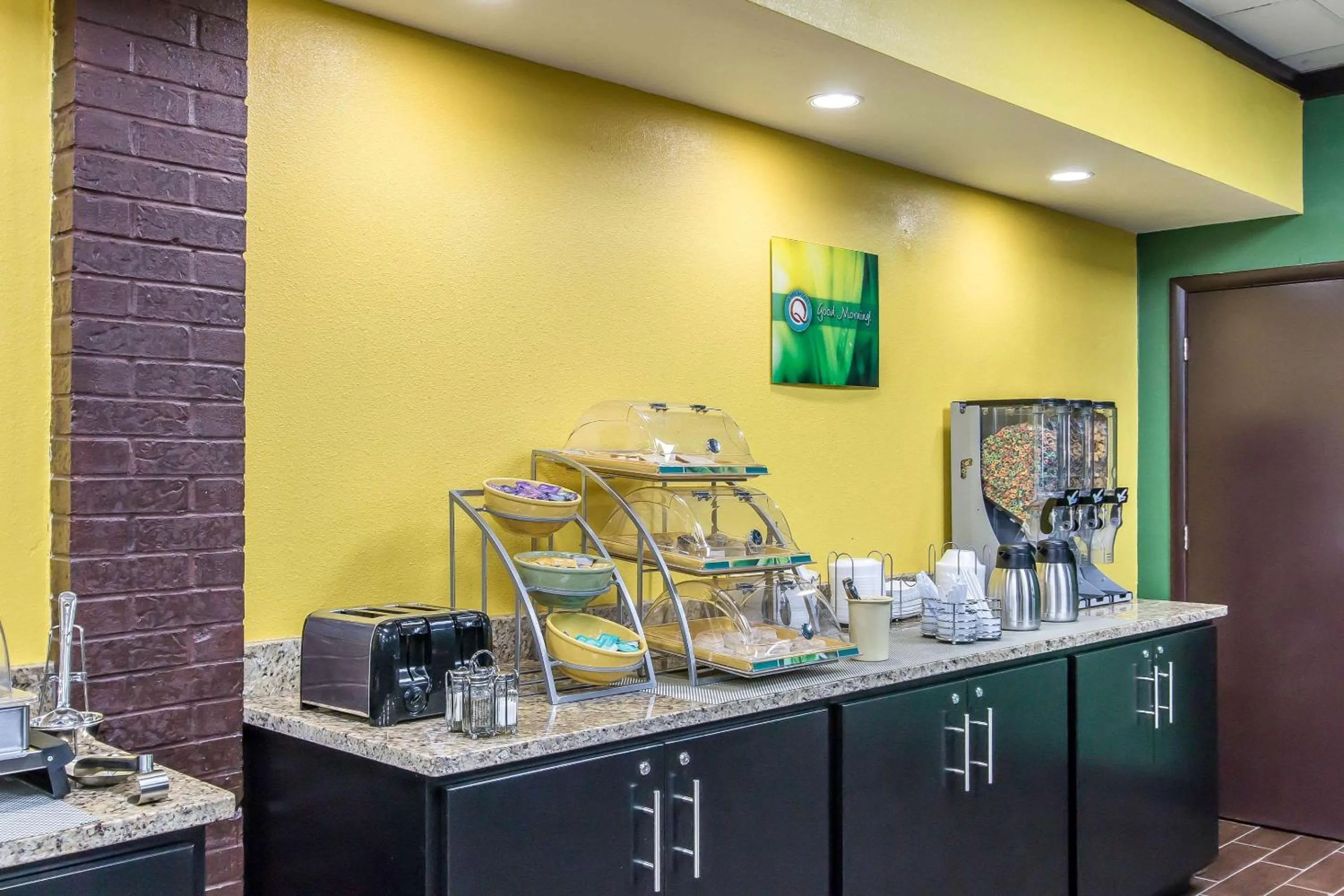 Restaurant/places to eat in Quality Inn Hinesville - Fort Stewart Area