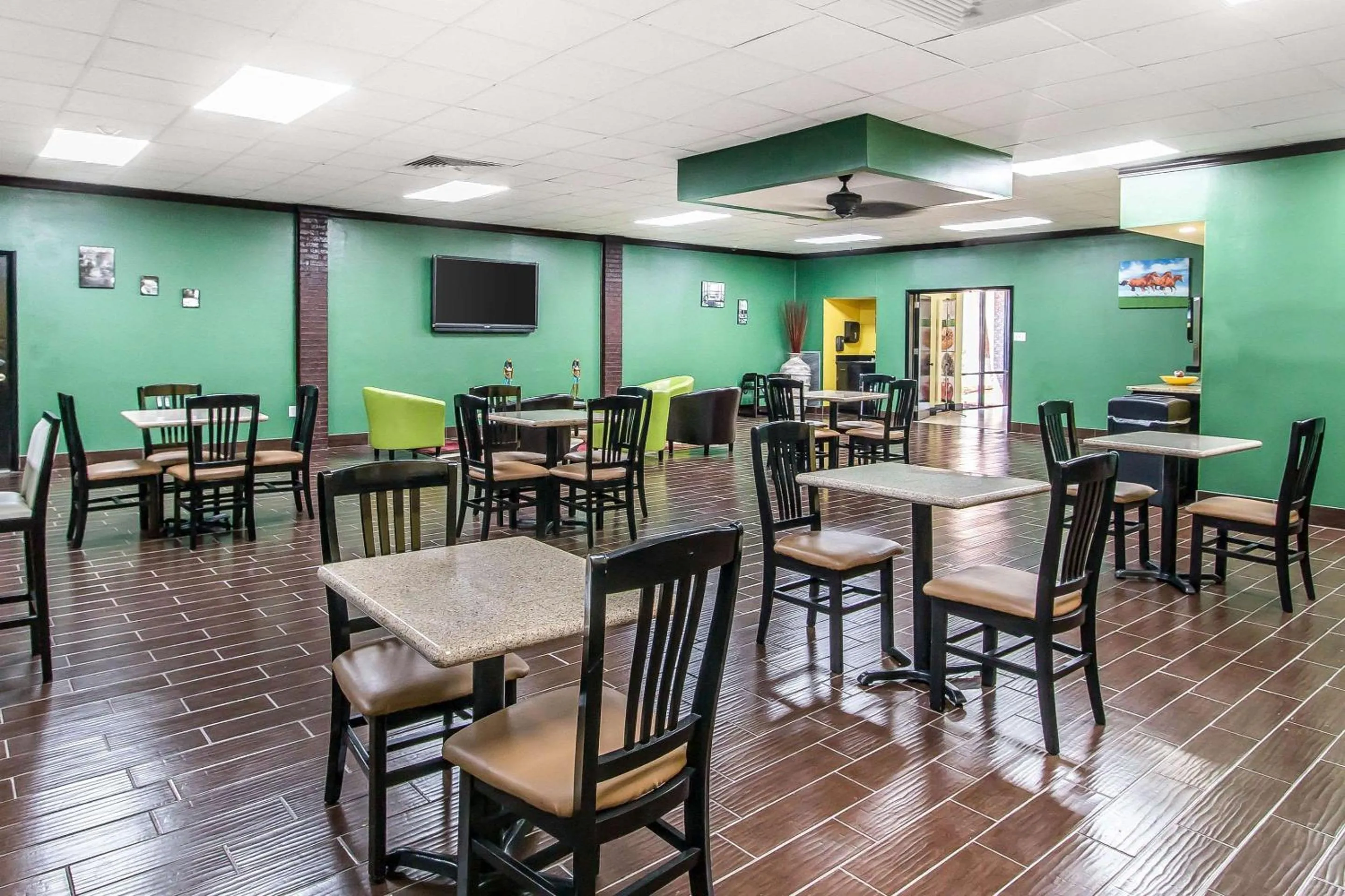 Restaurant/places to eat in Quality Inn Hinesville - Fort Stewart Area