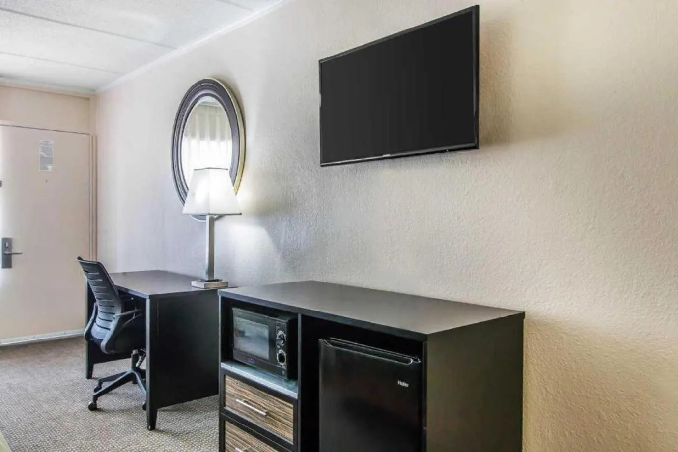 TV and multimedia in Quality Inn Hinesville - Fort Stewart Area