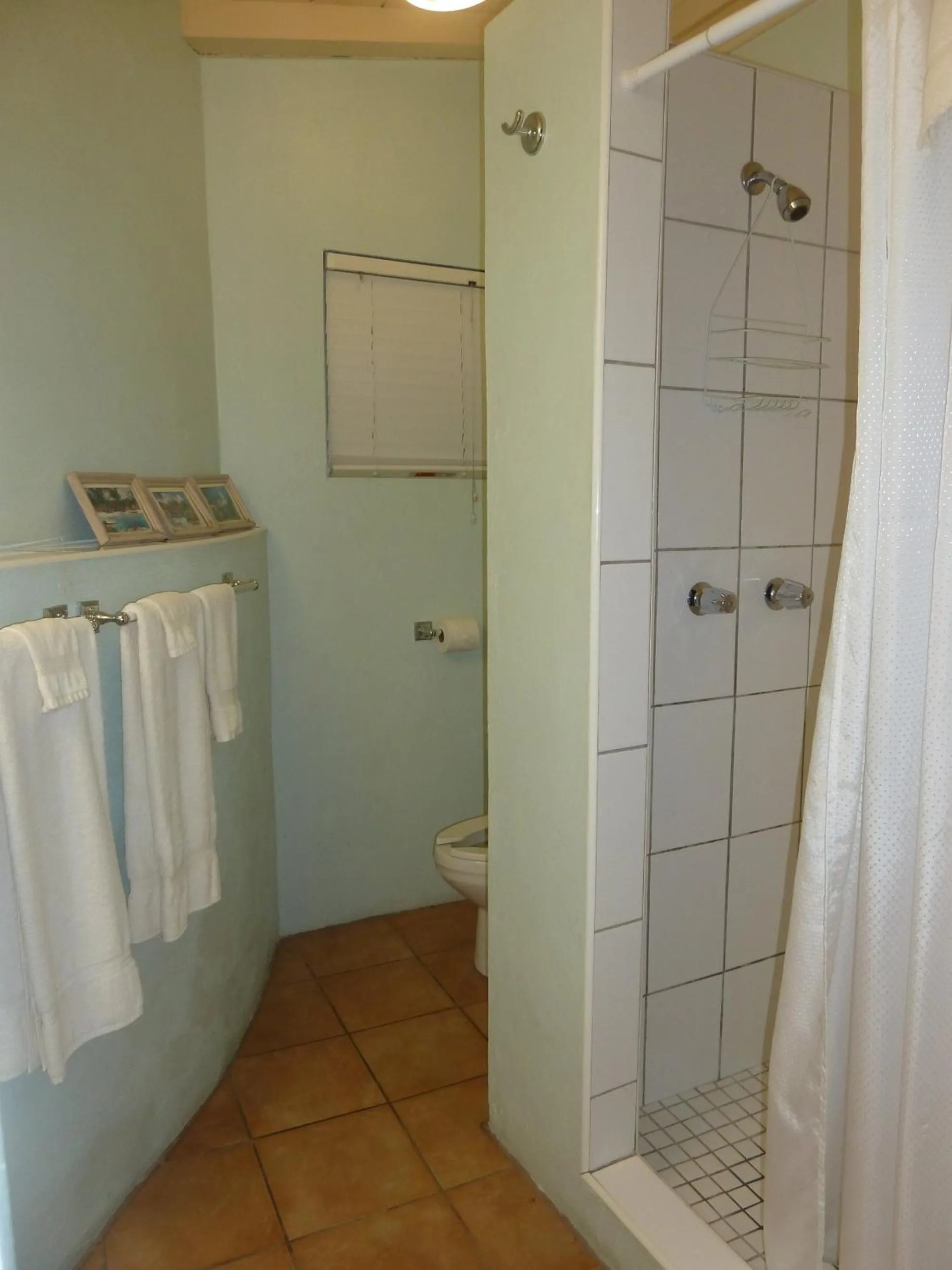 Bathroom in Galleon House Hotel