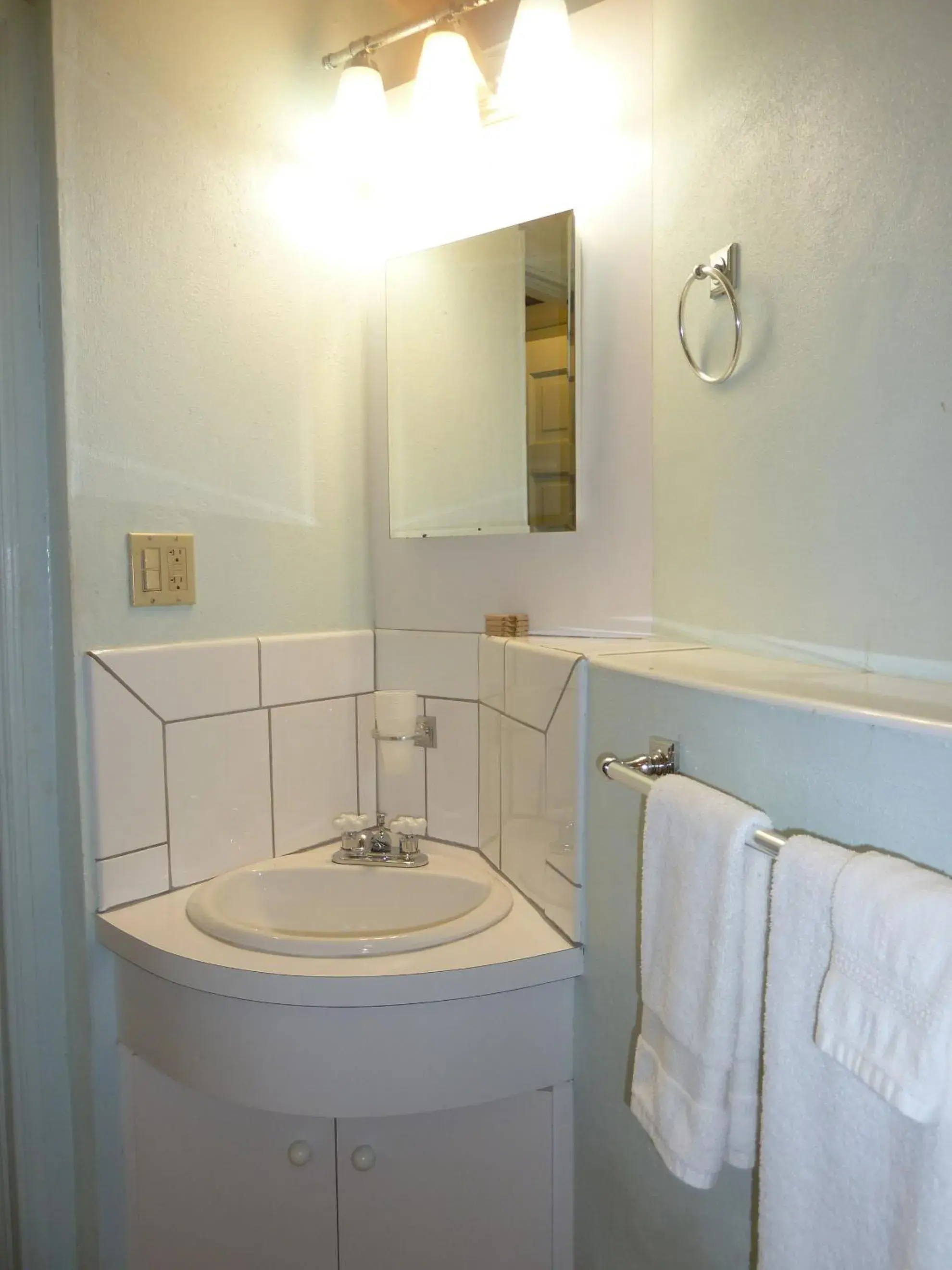 Queen and Twin Room in Galleon House Hotel Queen and Twin Room in Galleon House Hotel