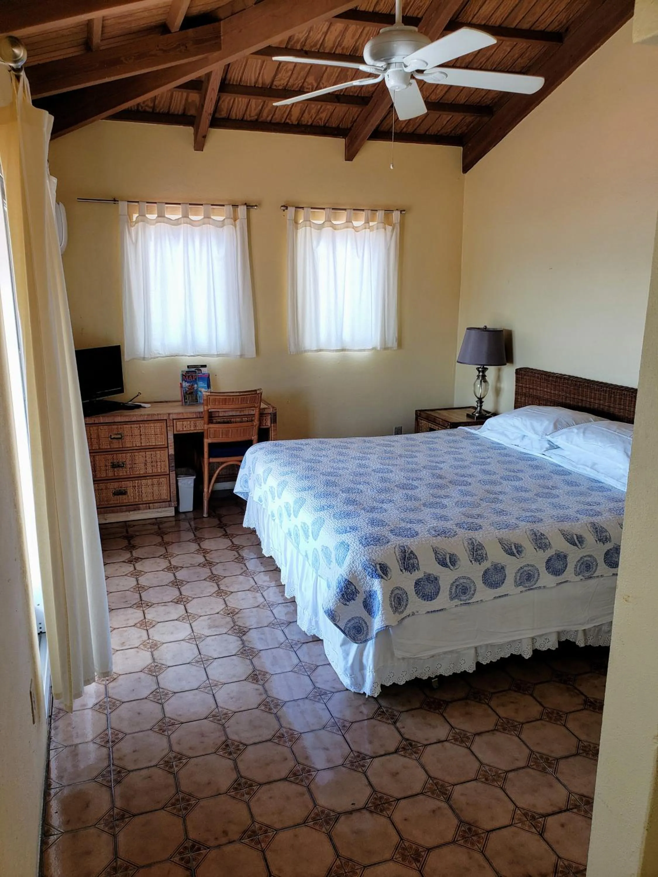 Bedroom, Bed in Galleon House Hotel