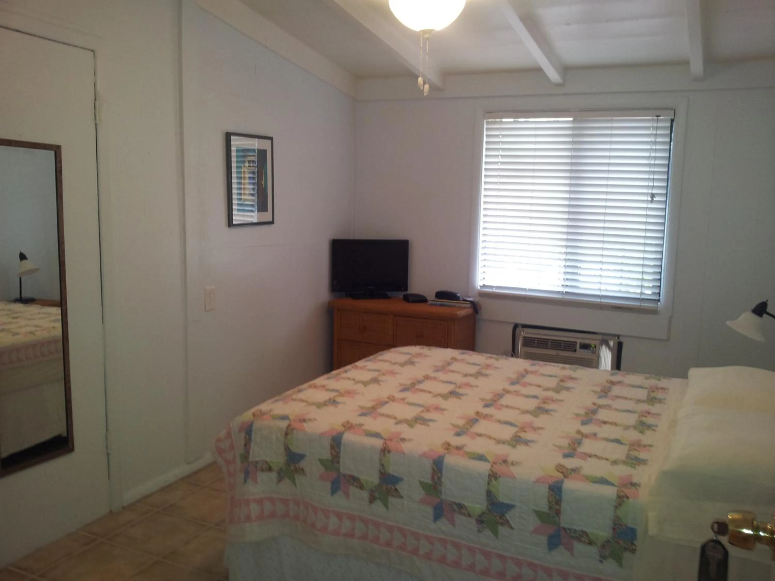 Photo of the whole room, Bed in Galleon House Hotel