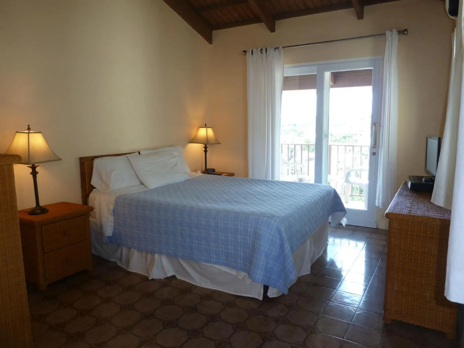 Bed in Galleon House Hotel