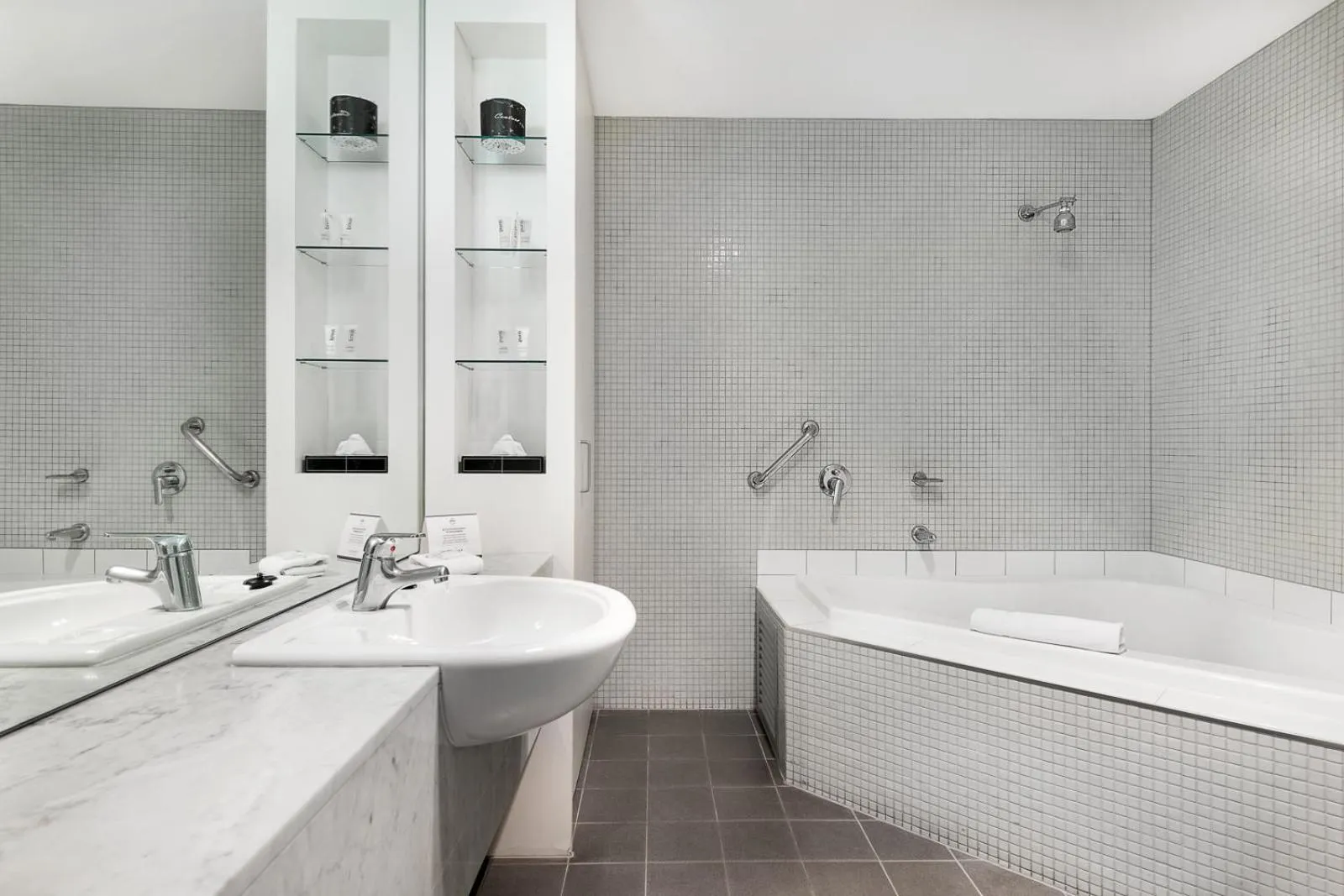 Bathroom in Melbourne CBD Central Apartment Hotel Official