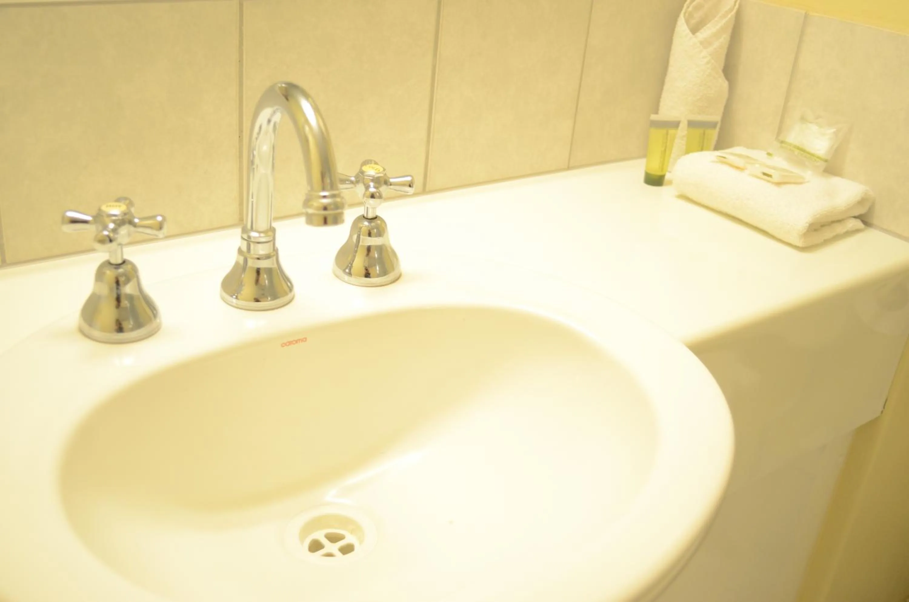 Bathroom in Airport Motel Brisbane