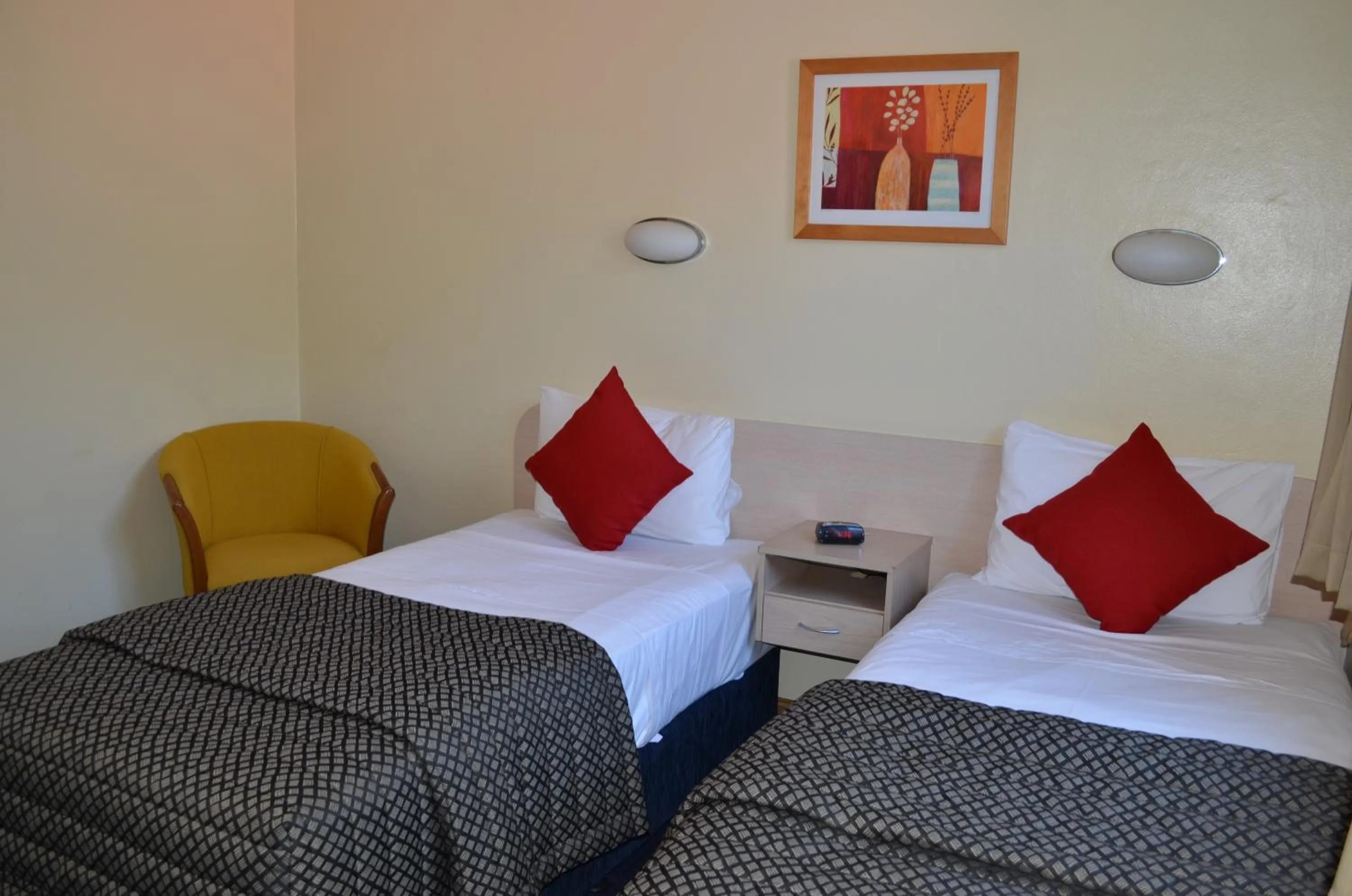 Bedroom, Bed in Airport Motel Brisbane