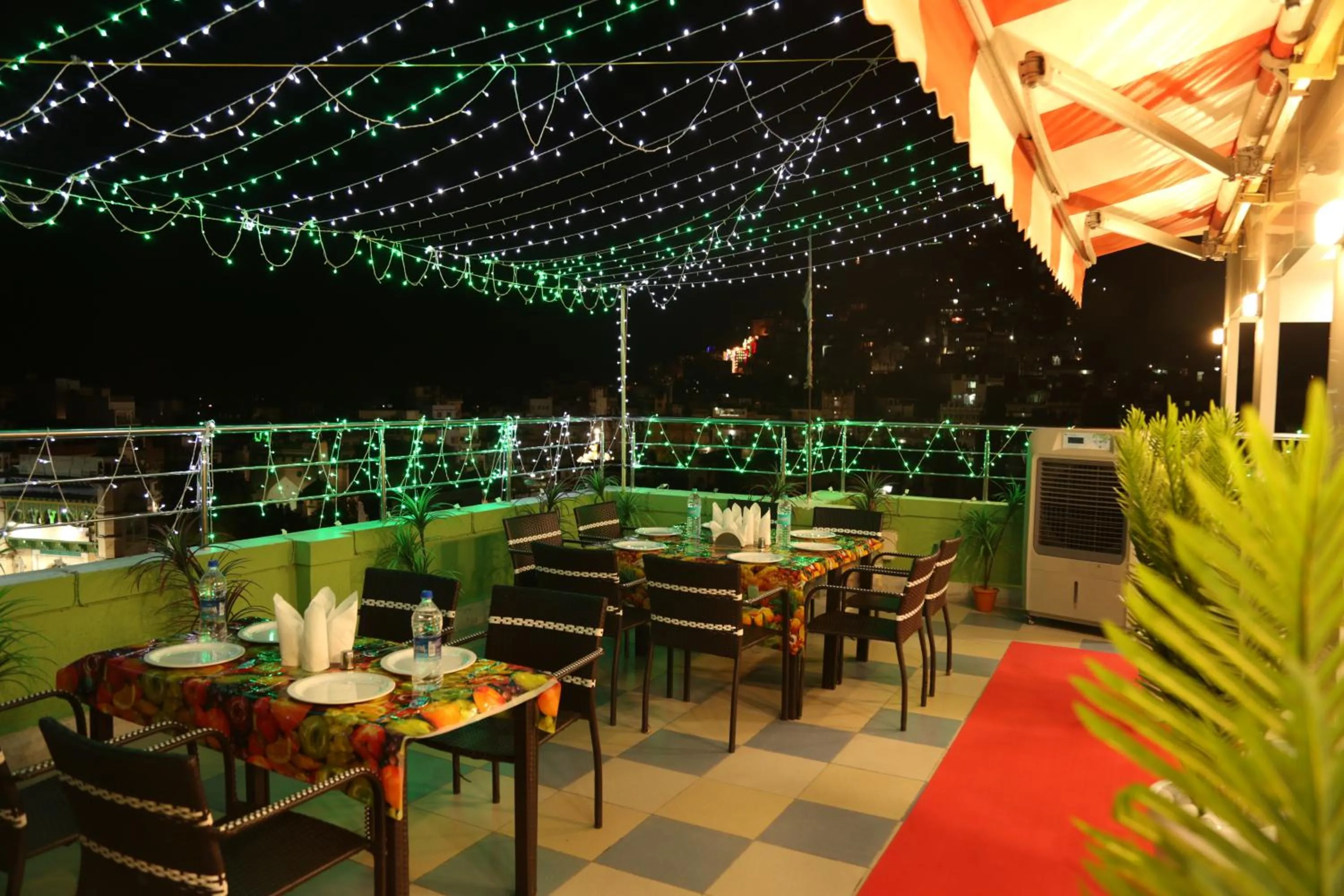 HOTEL MADNI ROYALE (50 Mtrs from Dargaah), Ajmer