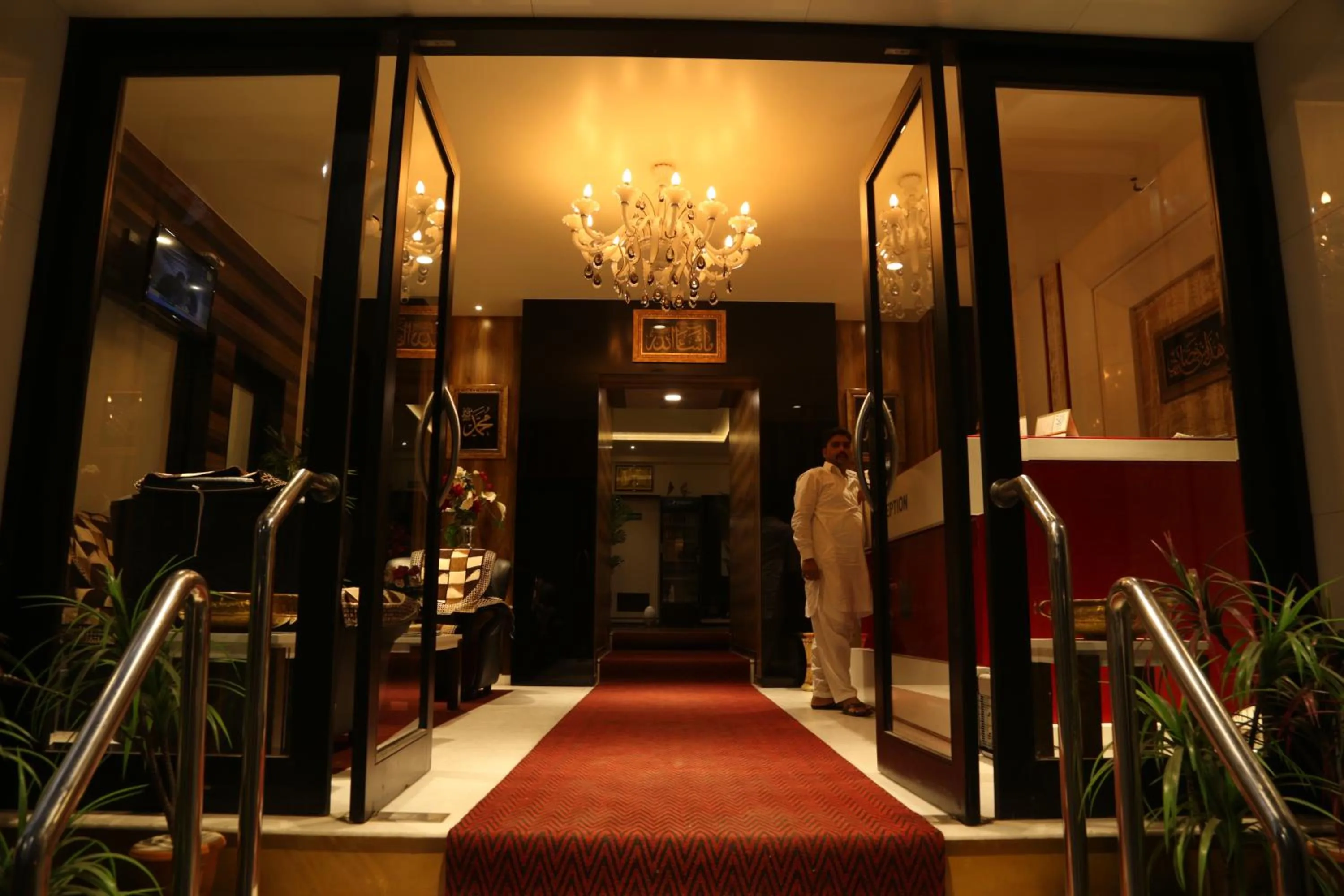 HOTEL MADNI ROYALE (50 Mtrs from Dargaah), Ajmer