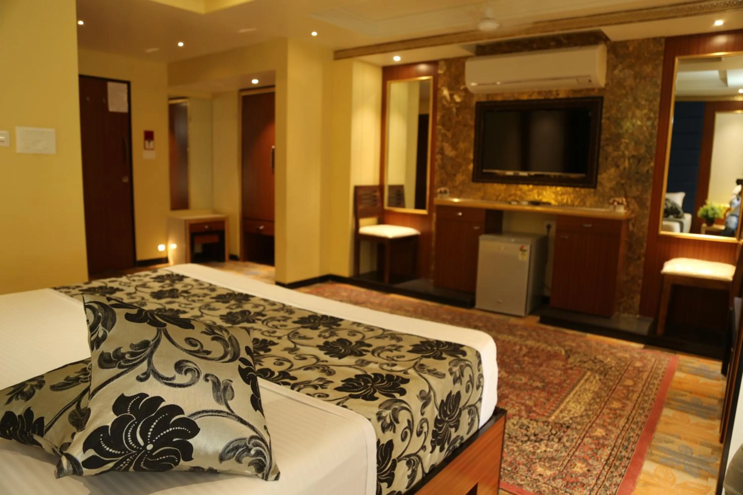 HOTEL MADNI ROYALE (50 Mtrs from Dargaah), Ajmer