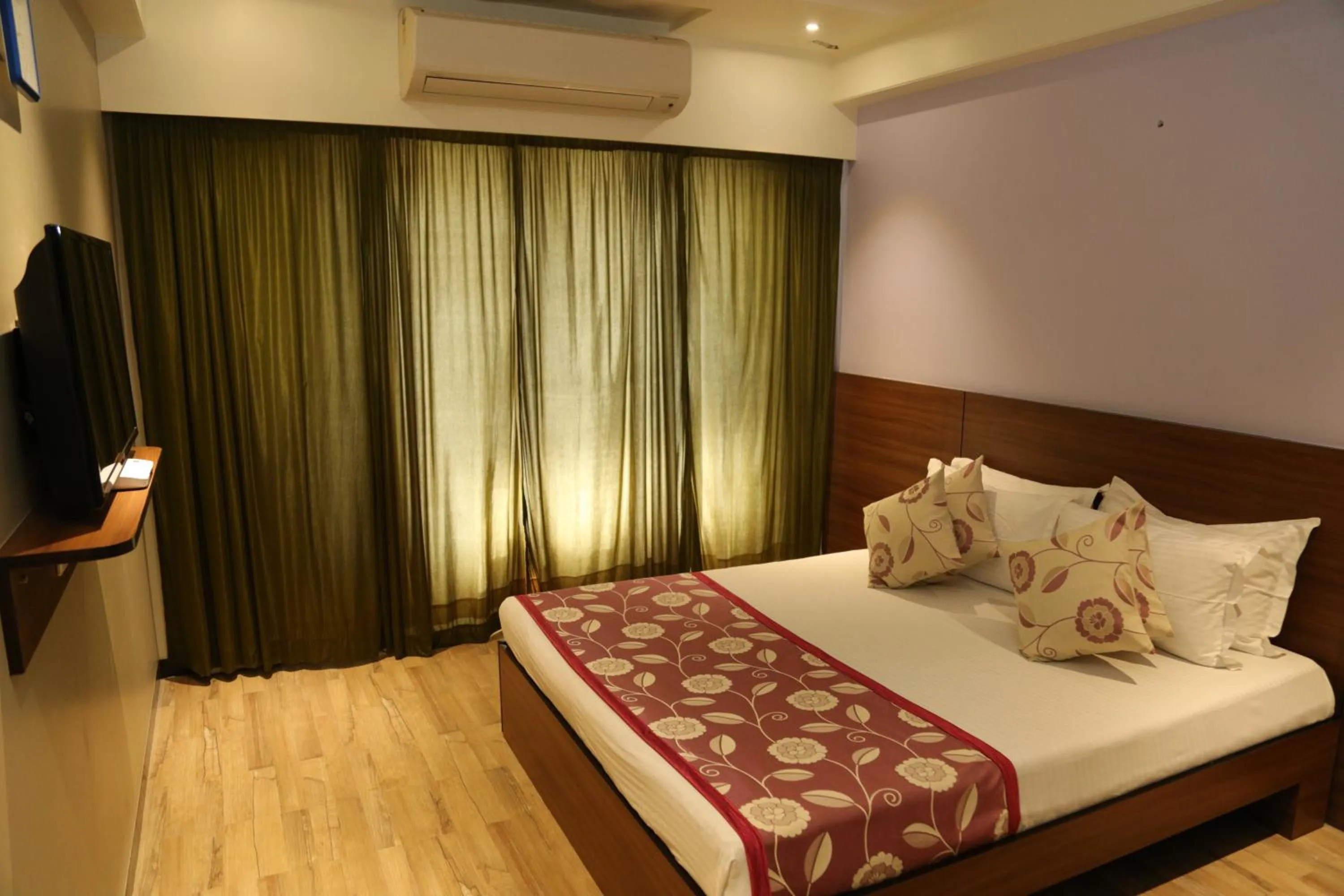HOTEL MADNI ROYALE (50 Mtrs from Dargaah), Ajmer
