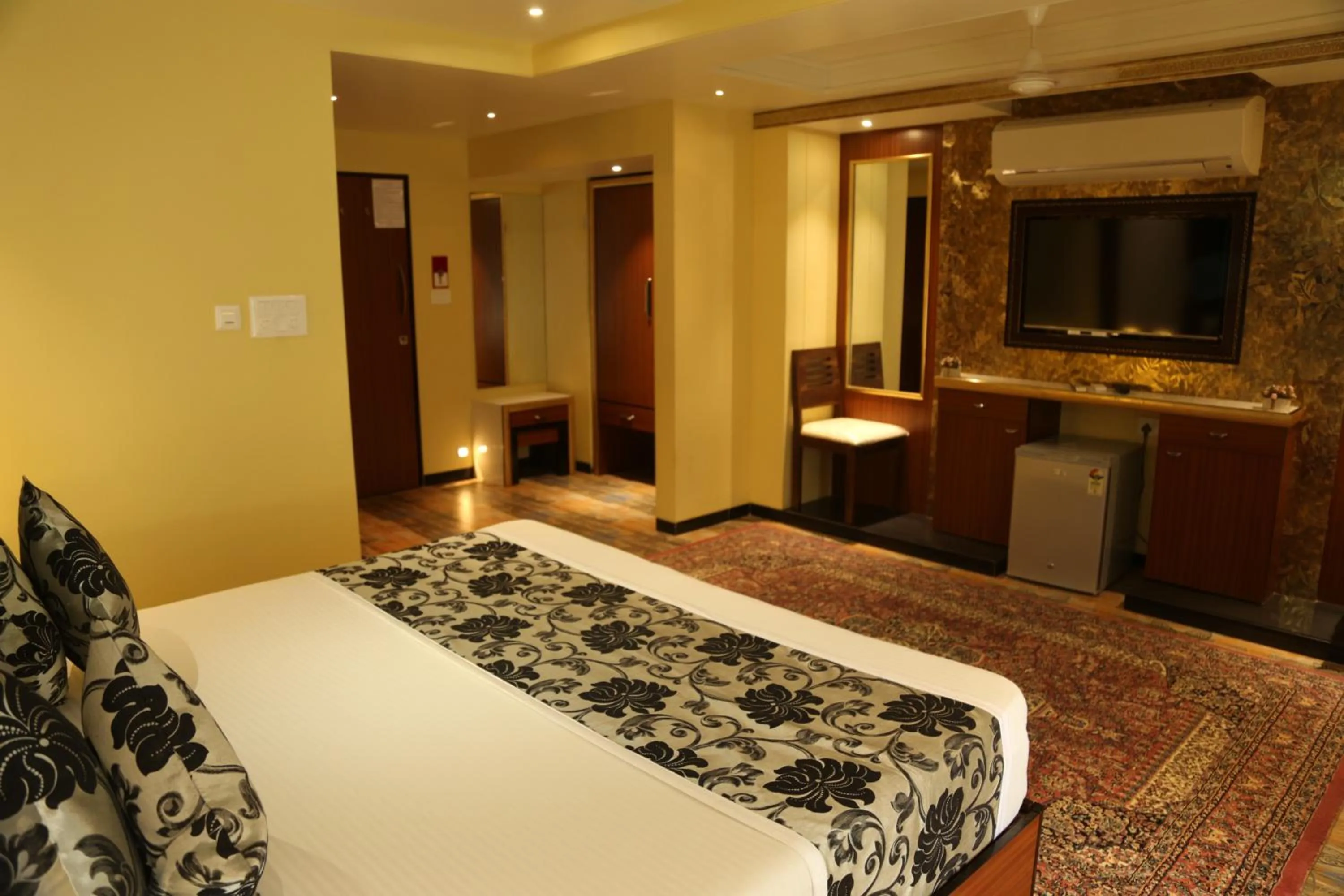 HOTEL MADNI ROYALE (50 Mtrs from Dargaah), Ajmer