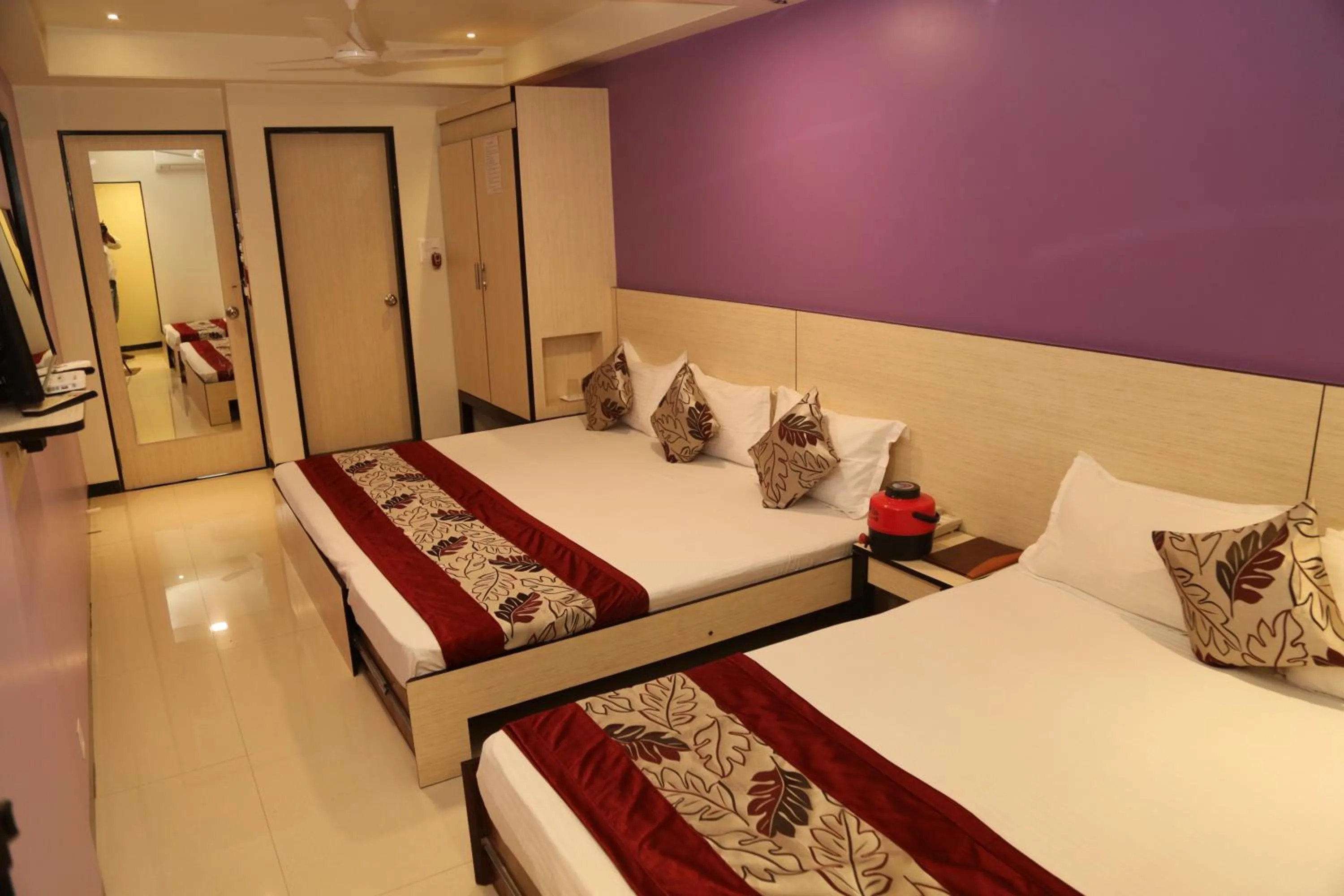 HOTEL MADNI ROYALE (50 Mtrs from Dargaah), Ajmer