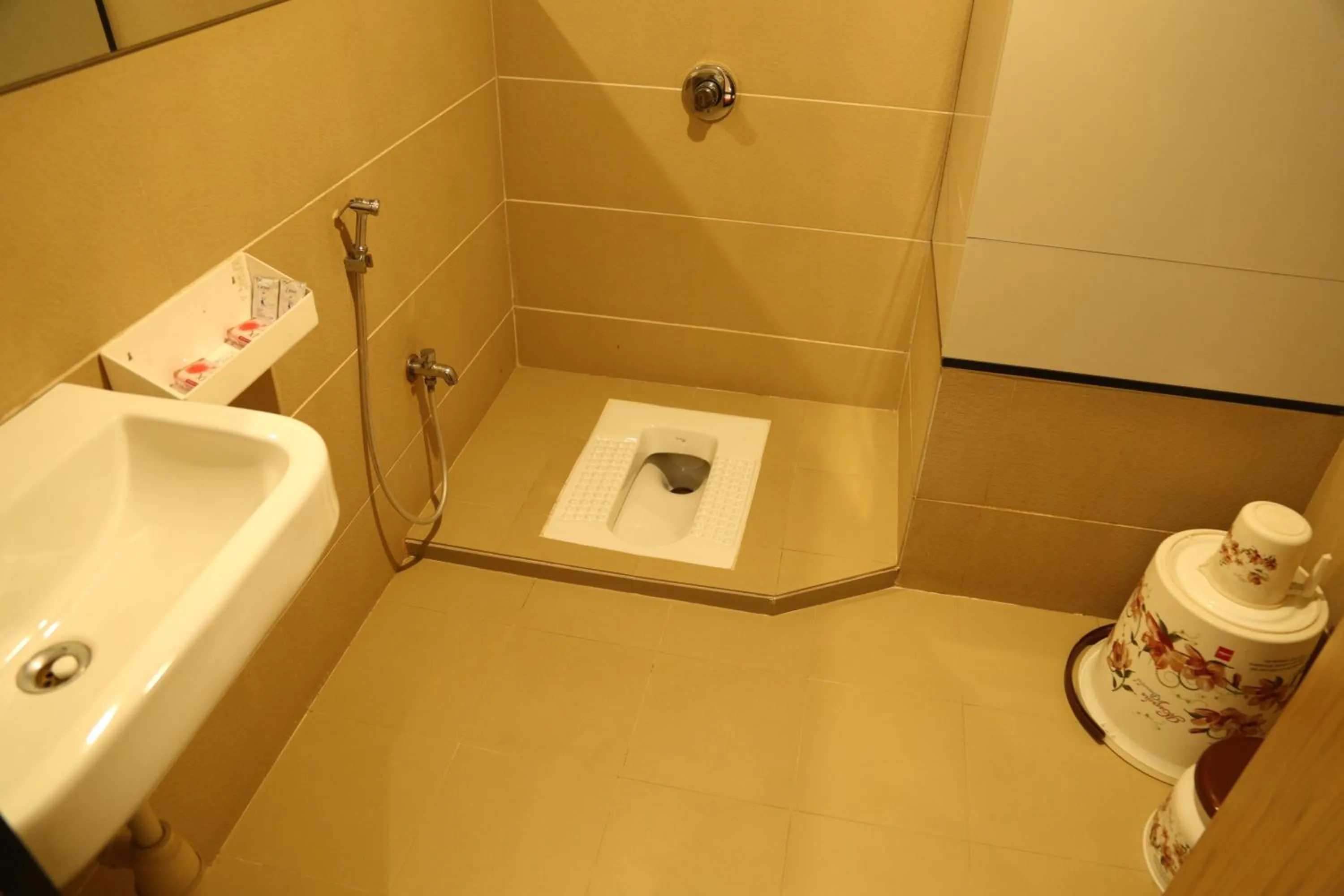 HOTEL MADNI ROYALE (50 Mtrs from Dargaah), Ajmer