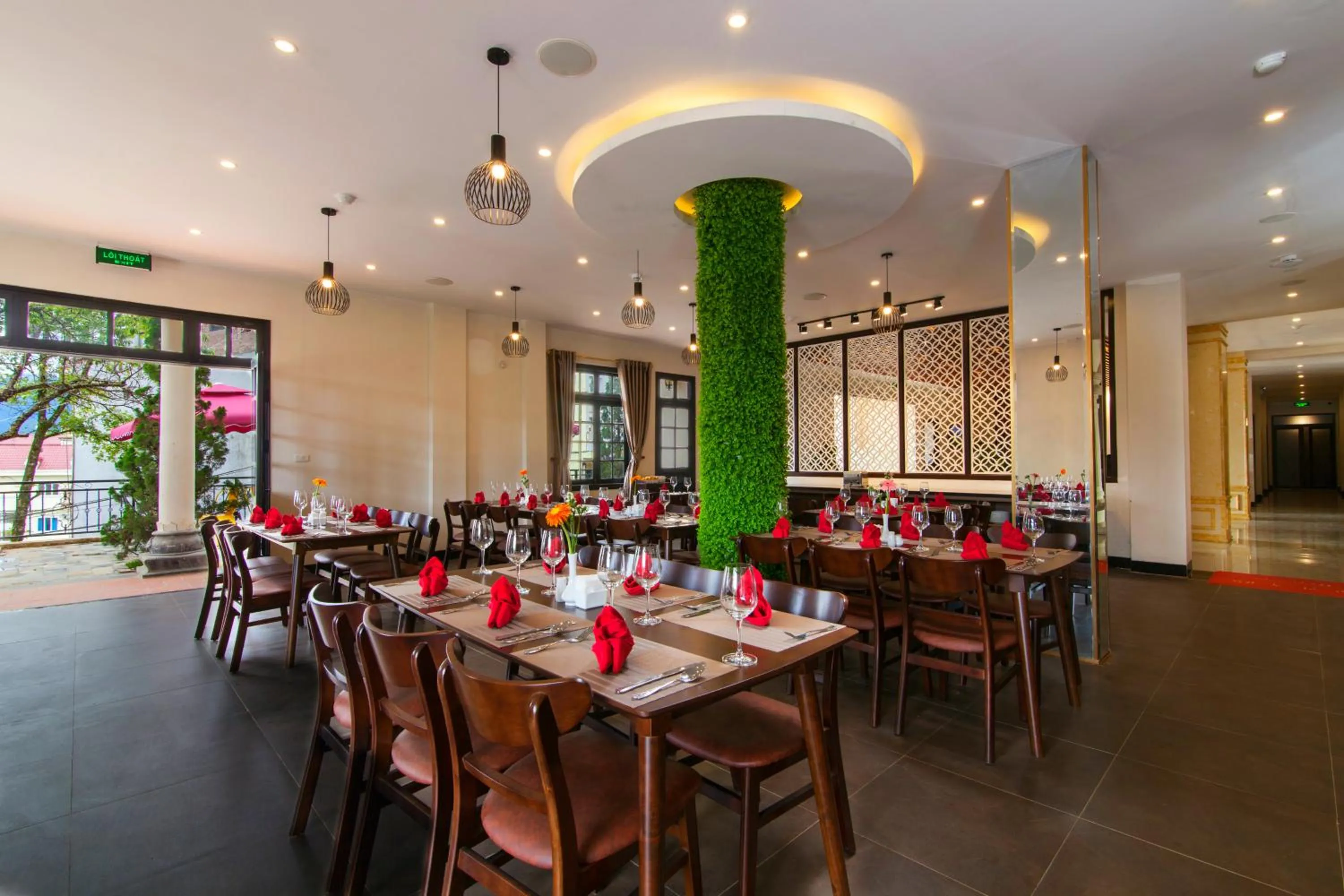 Restaurant/places to eat in Lacasa Sapa Hotel