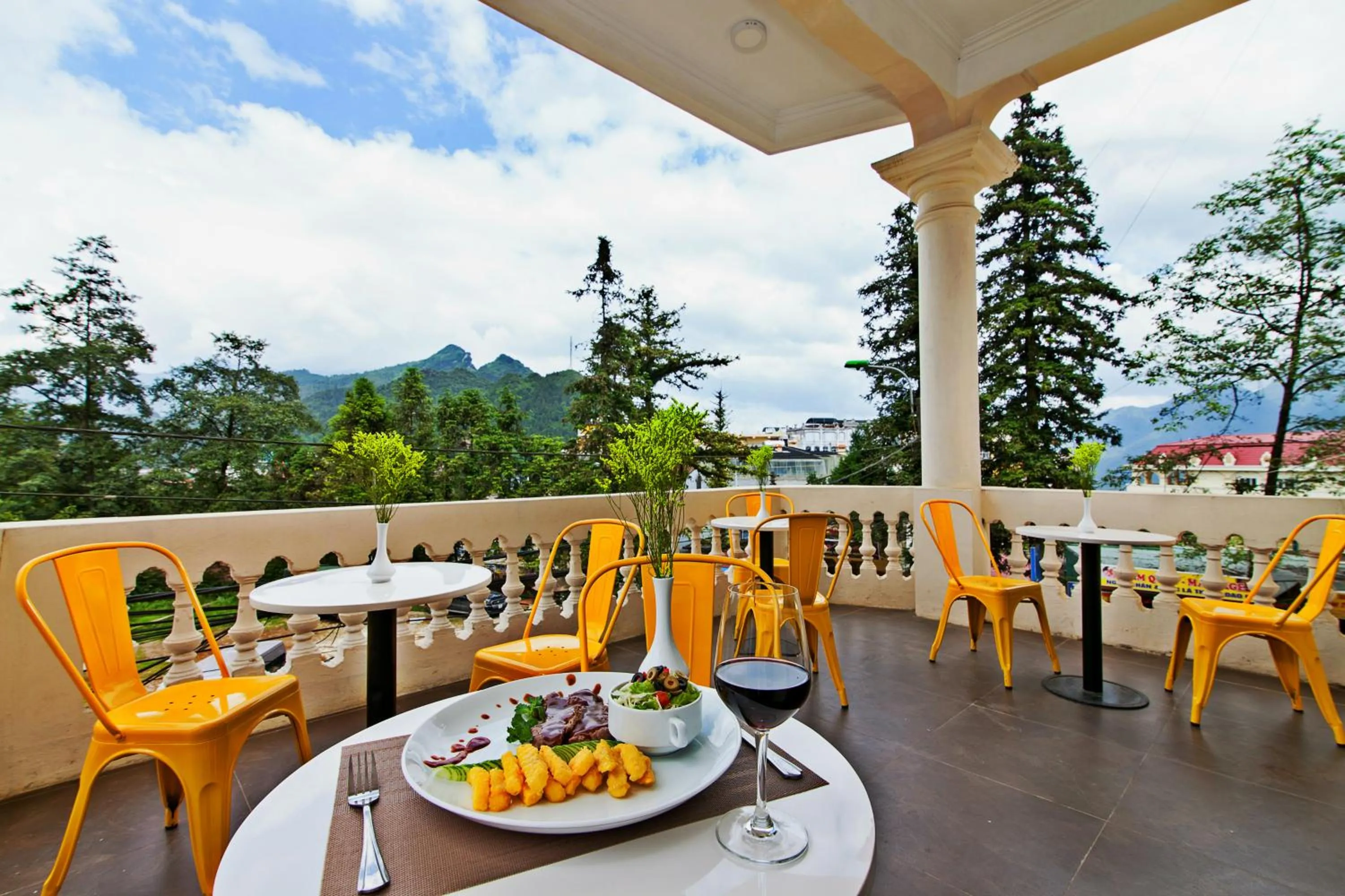 Restaurant/places to eat in Lacasa Sapa Hotel
