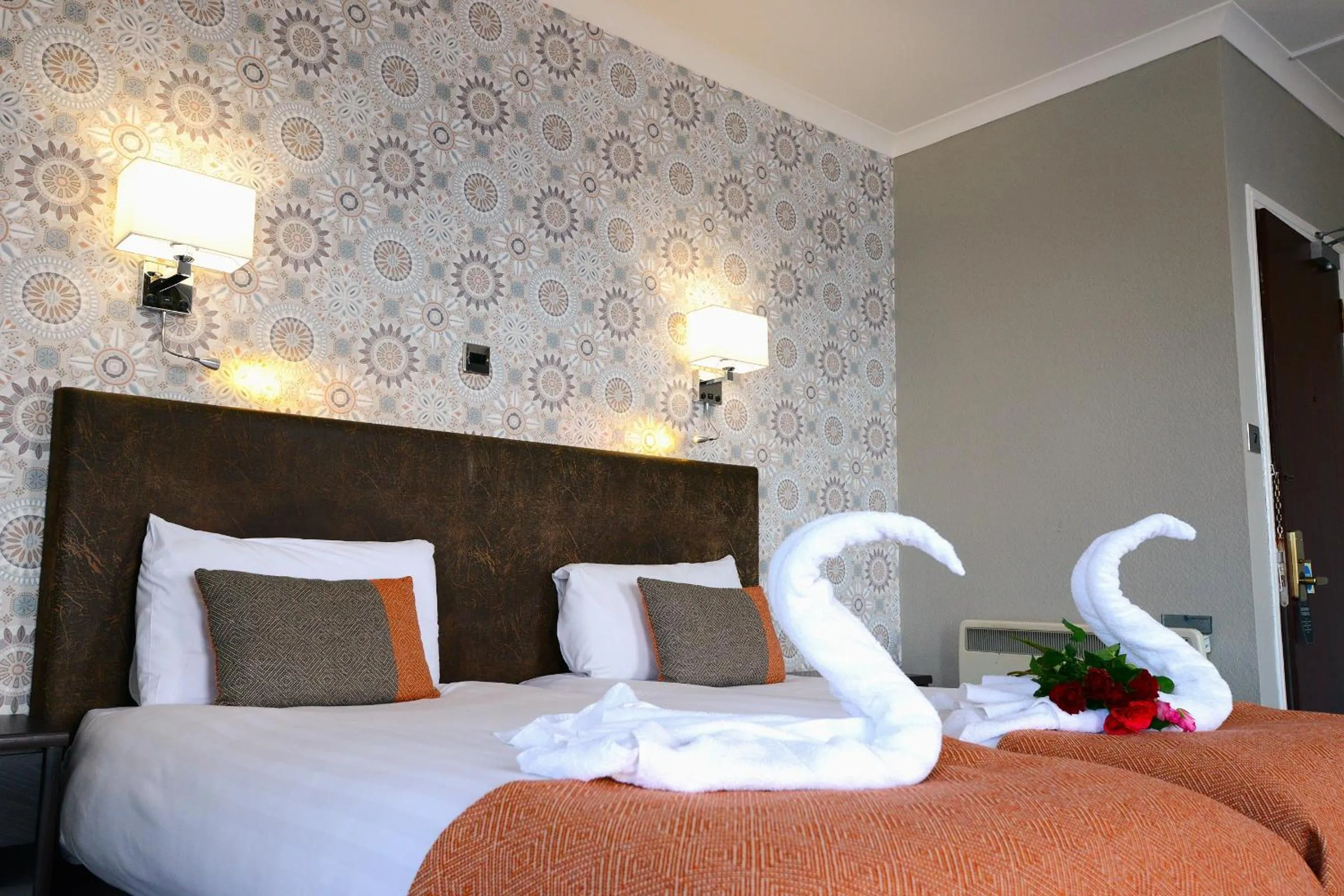 Bedroom, Bed in Columba Hotel