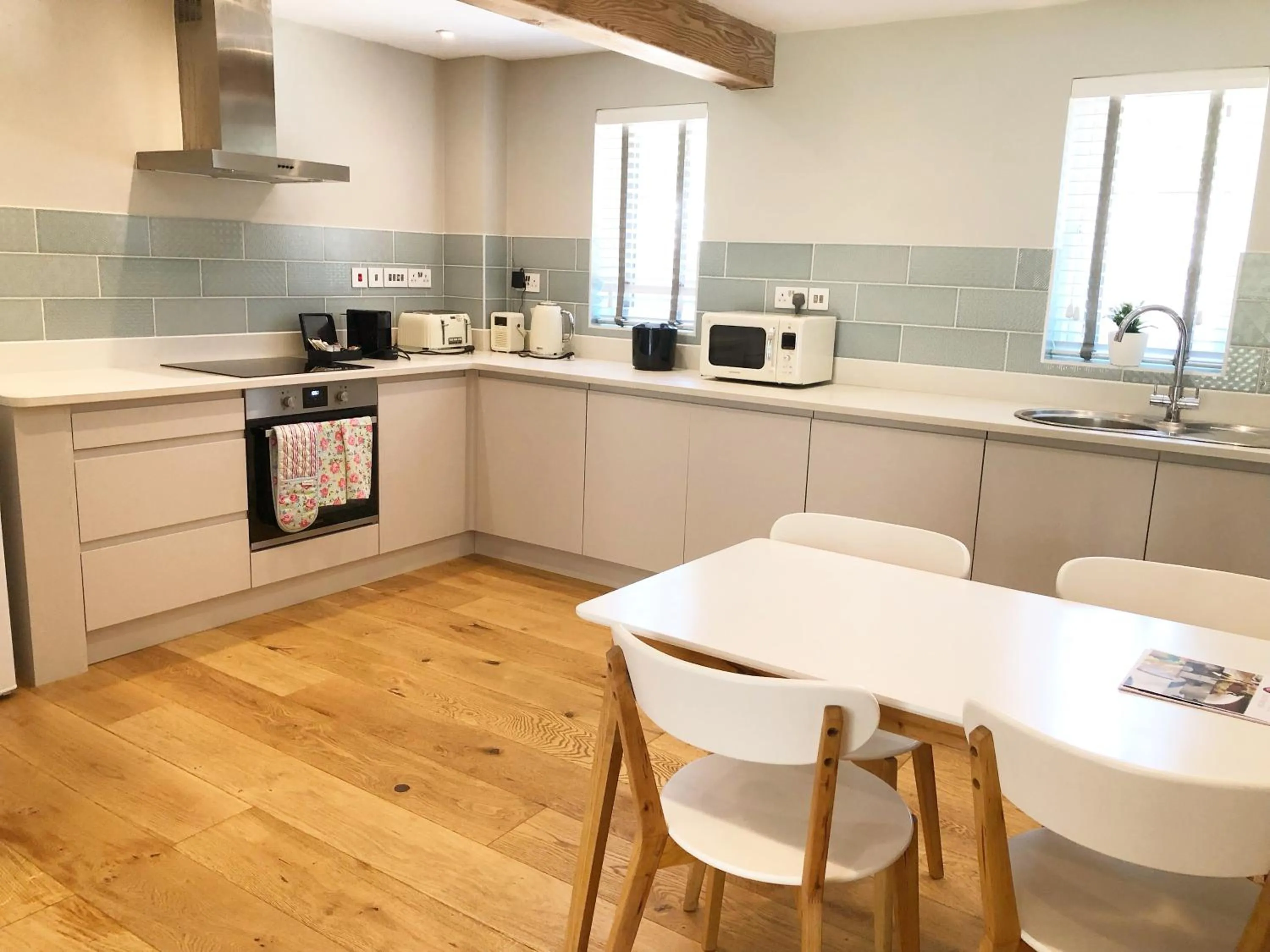 Kitchen or kitchenette in The Cottages at Crouchers Orchards
