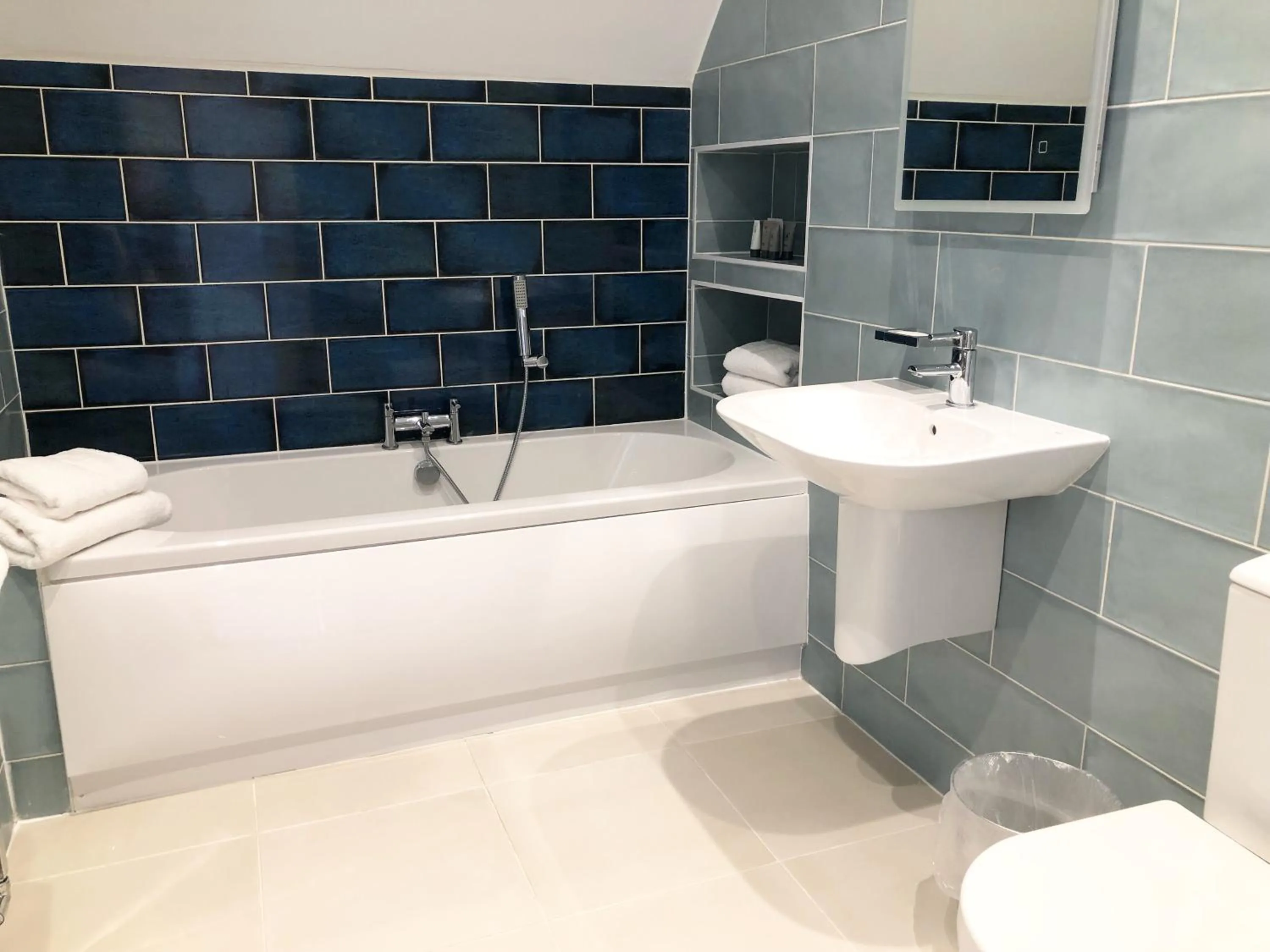 Toilet in The Cottages at Crouchers Orchards