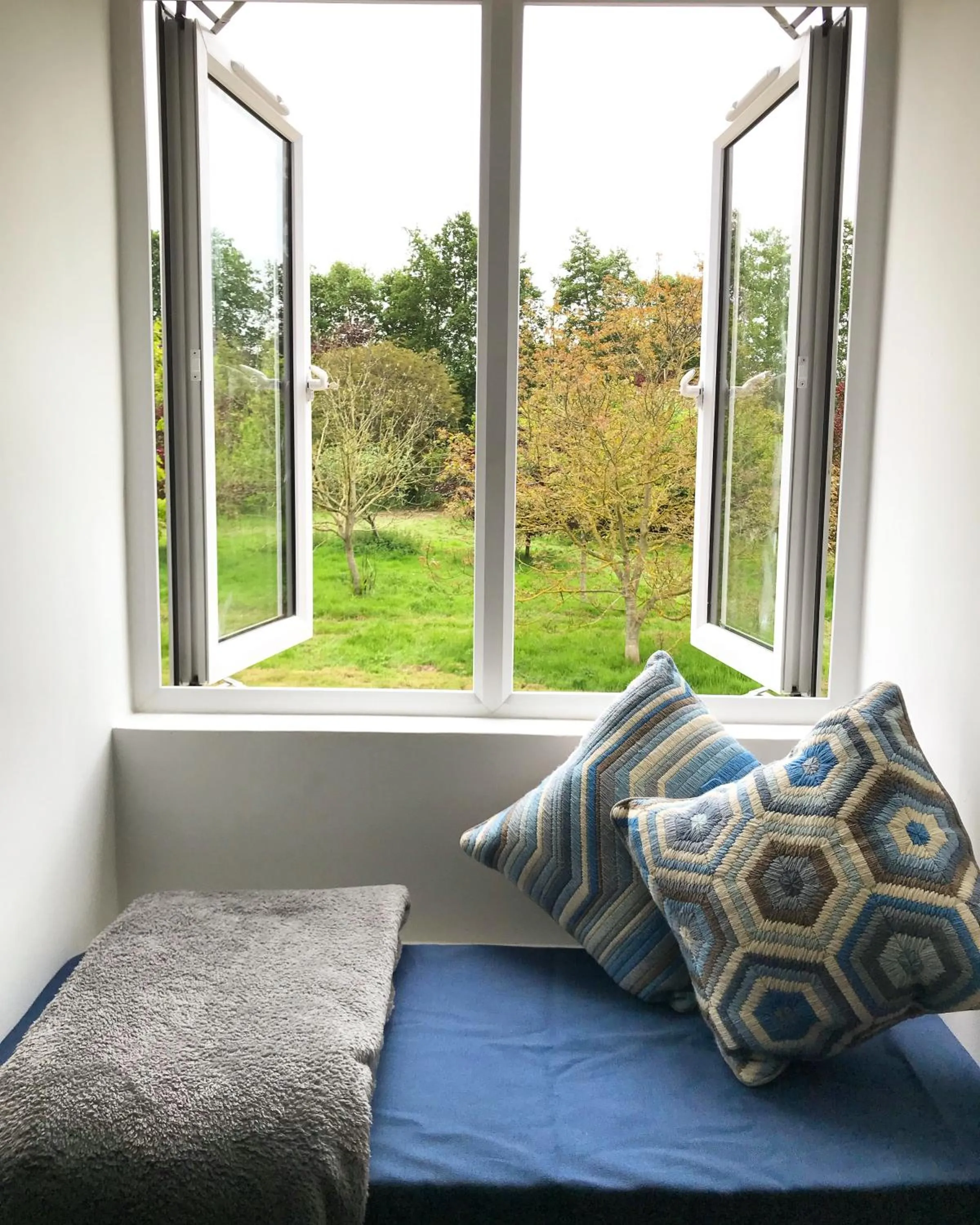 Seating area in The Cottages at Crouchers Orchards