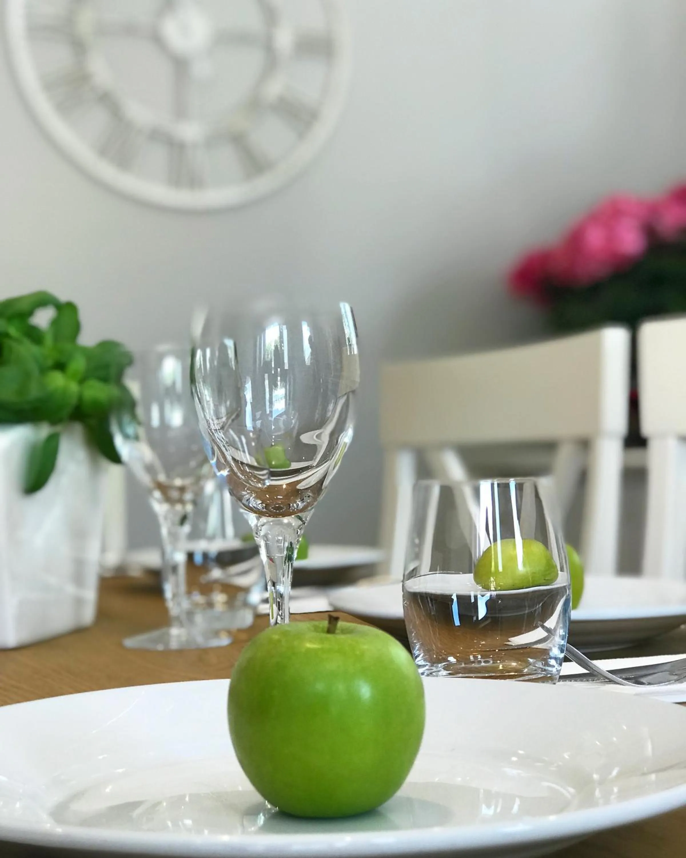Dining area in The Cottages at Crouchers Orchards