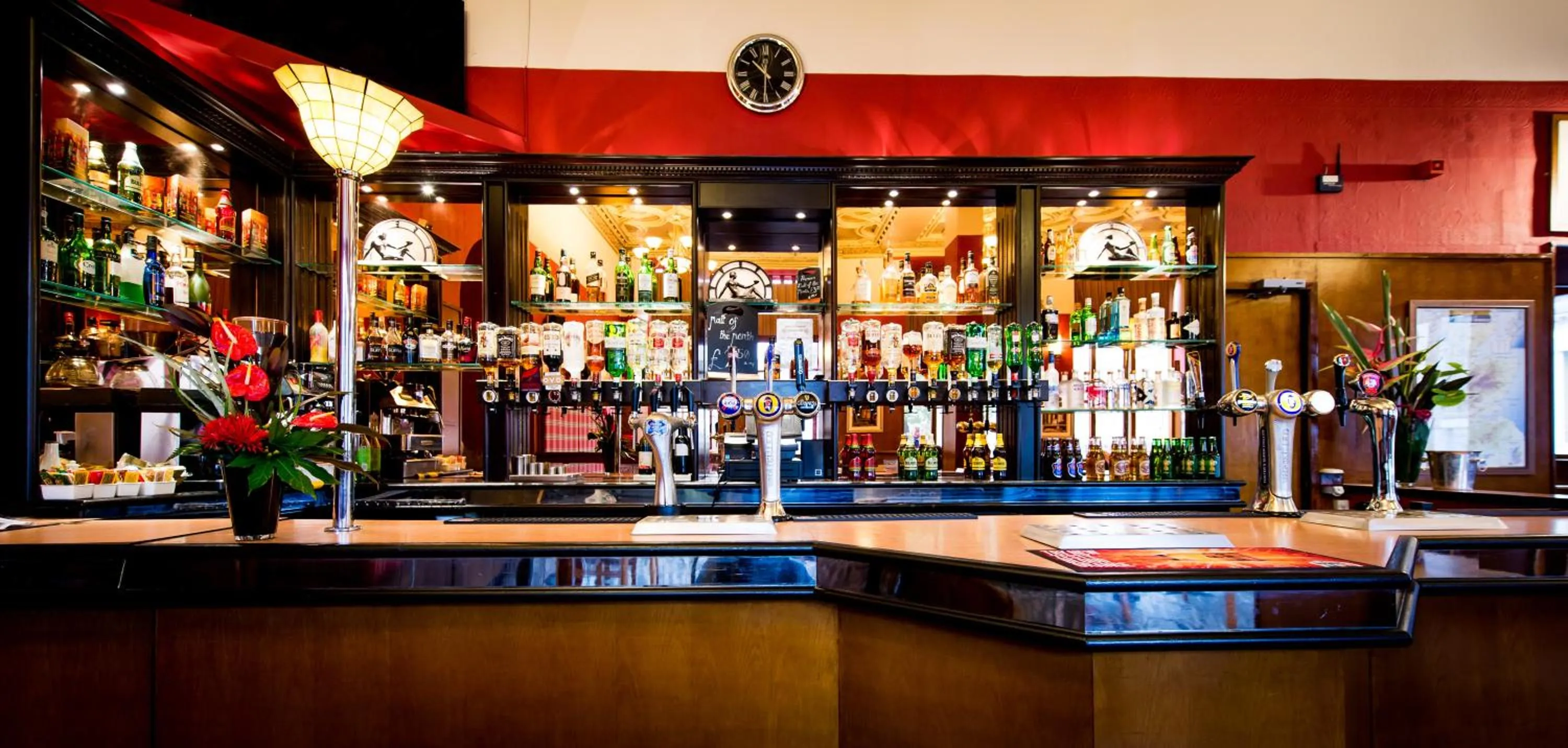 Lounge or bar in Best Western Queens Hotel