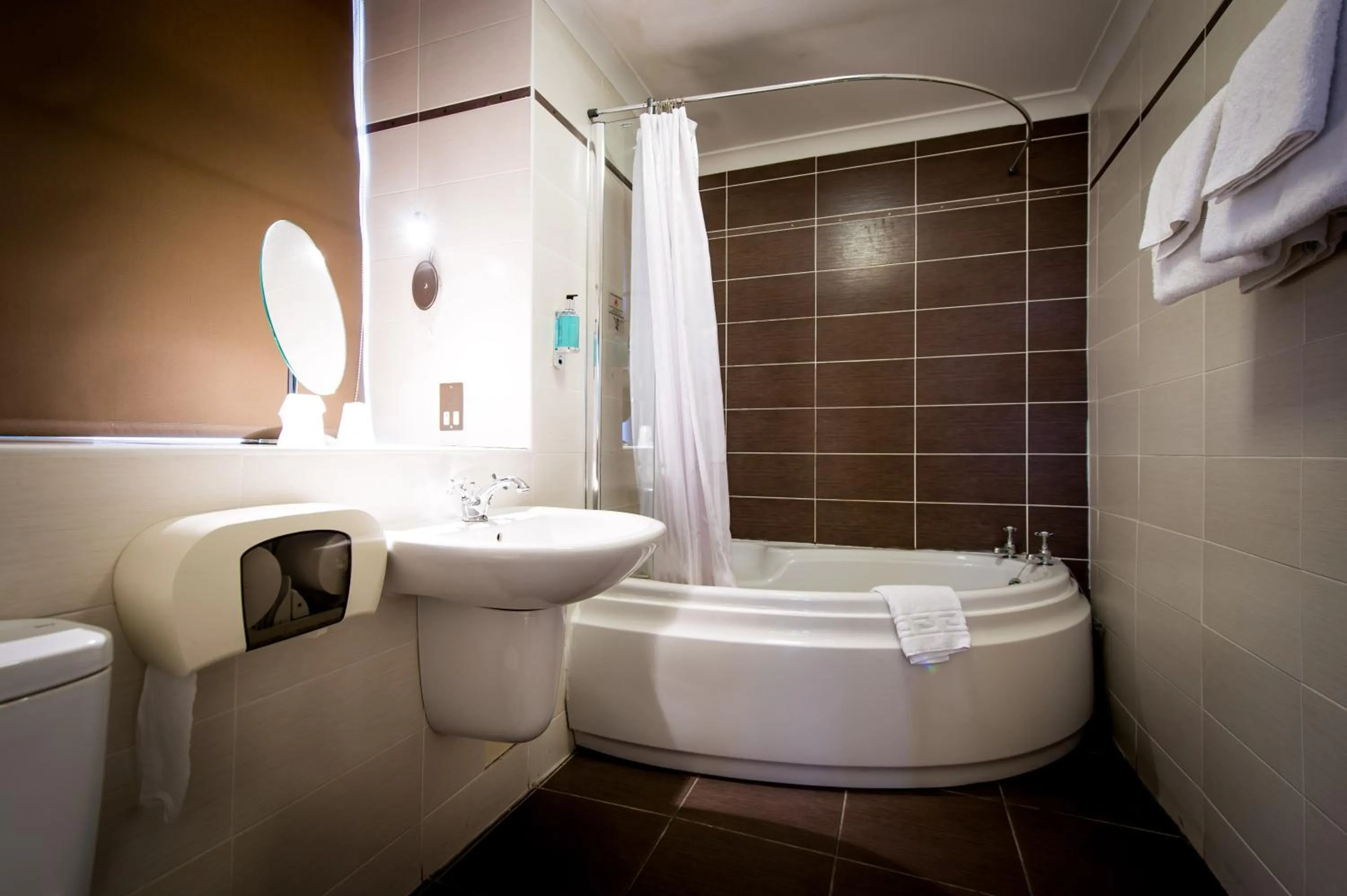 Bathroom in Best Western Queens Hotel