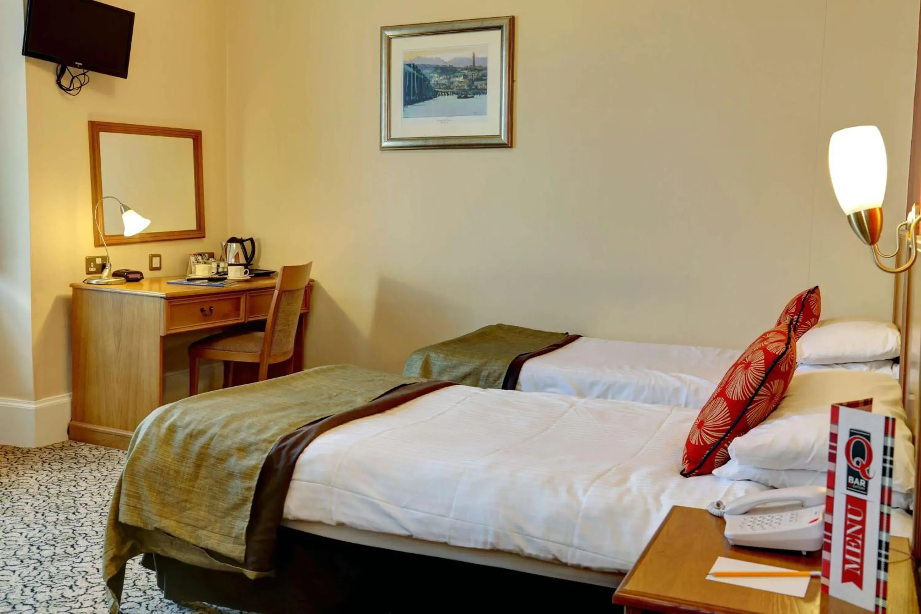 Standard Twin Room in Best Western Queens Hotel Standard Twin Room in Best Western Queens Hotel