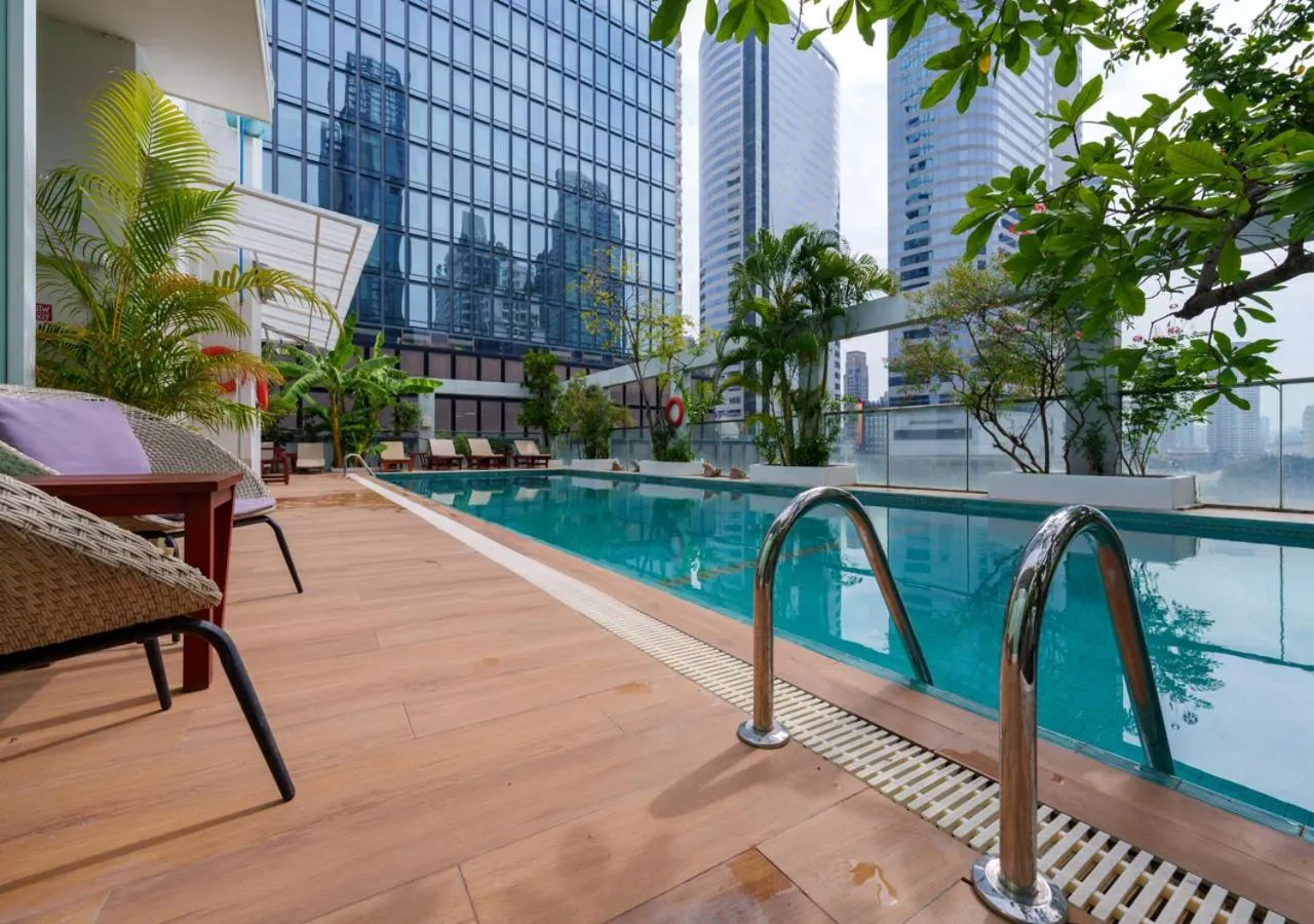 Swimming pool in Sabai Sathorn Service Apartment