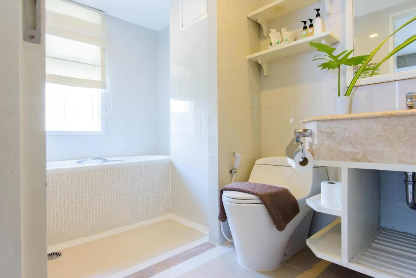 Bathroom in Sabai Sathorn Service Apartment