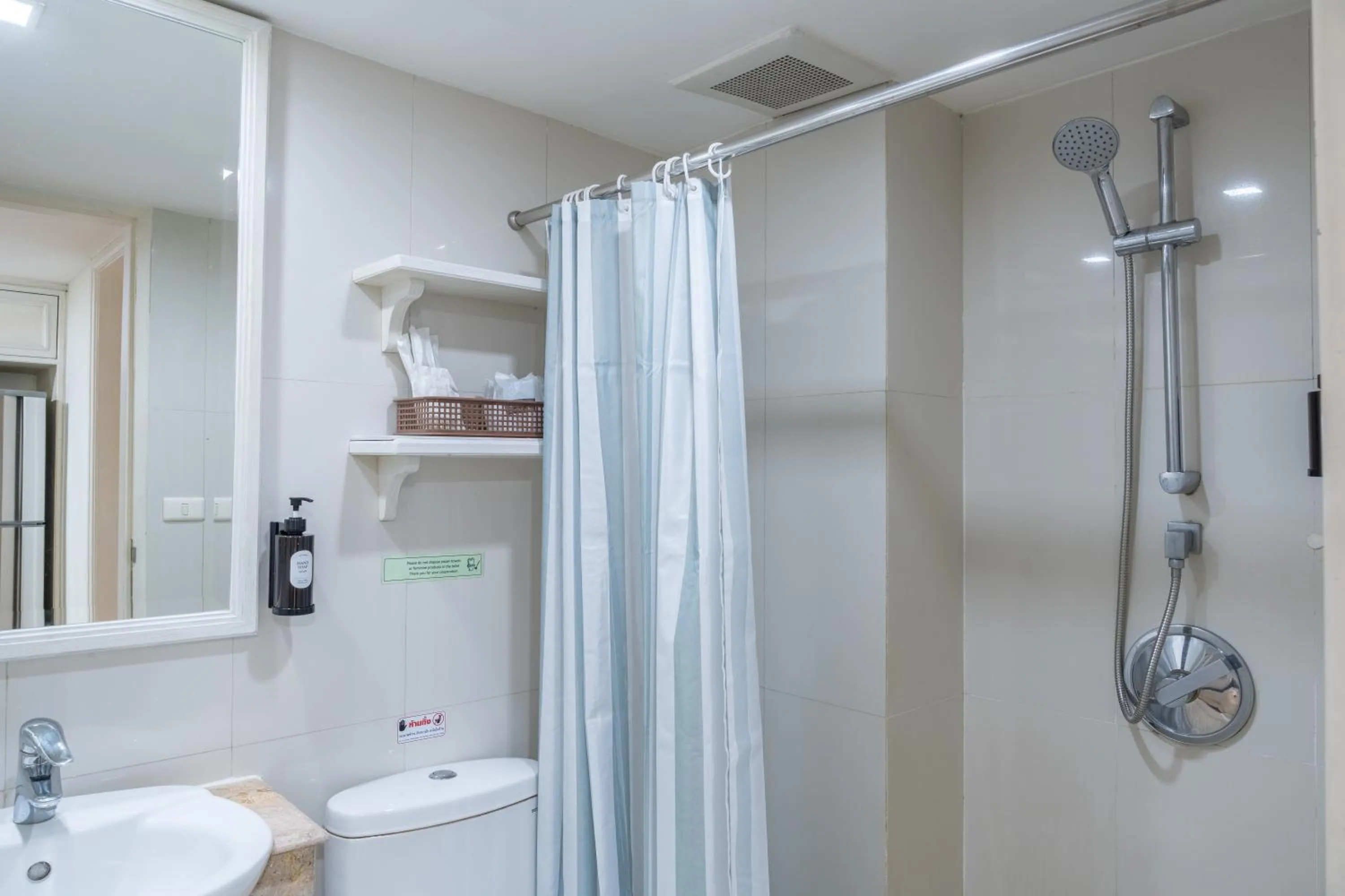 Bathroom in Sabai Sathorn Service Apartment